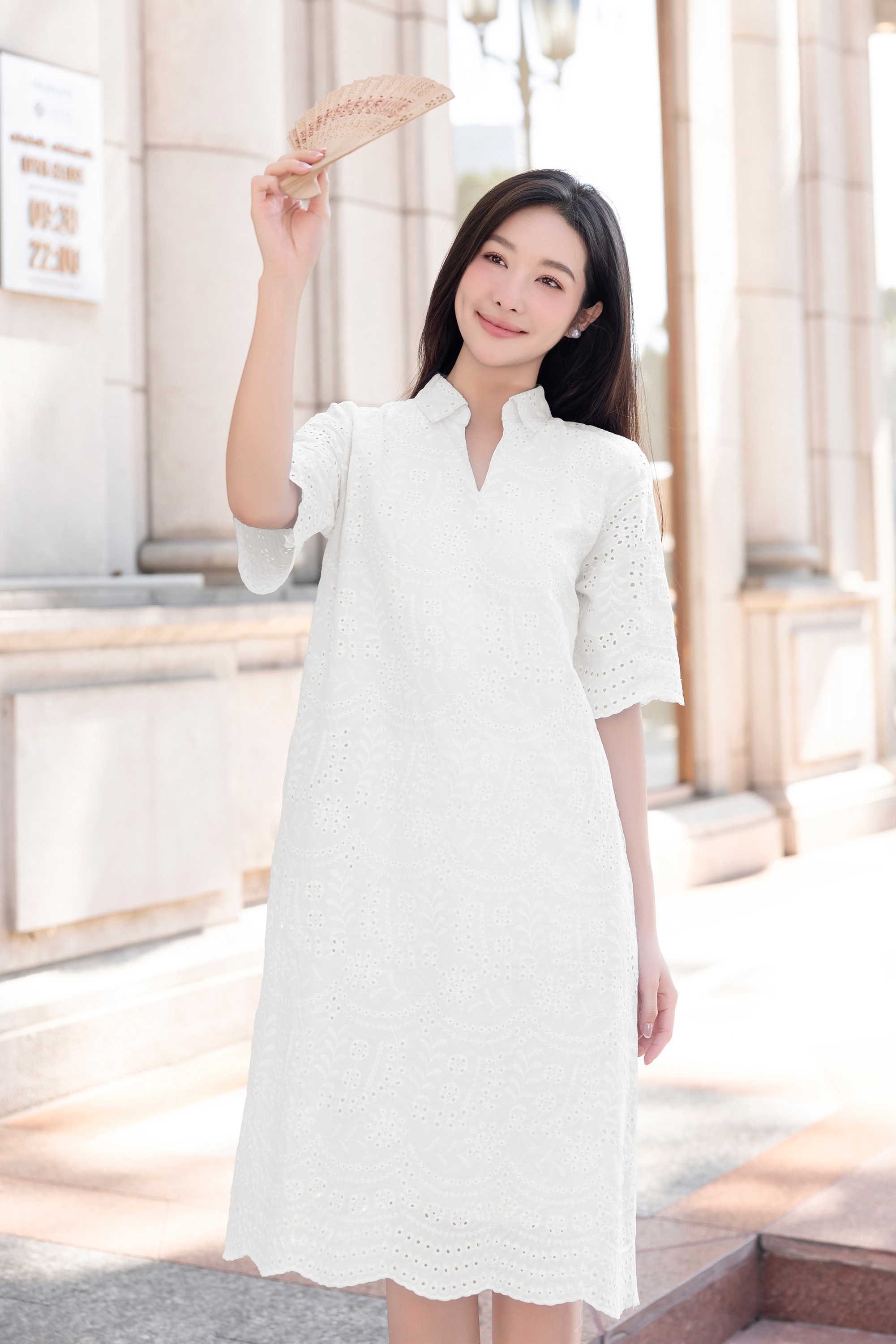 Đầm Sơ Mi Phom Suông Tay Ngắn Chất Liệu Cotton thêu Swanlake - D12320LW01