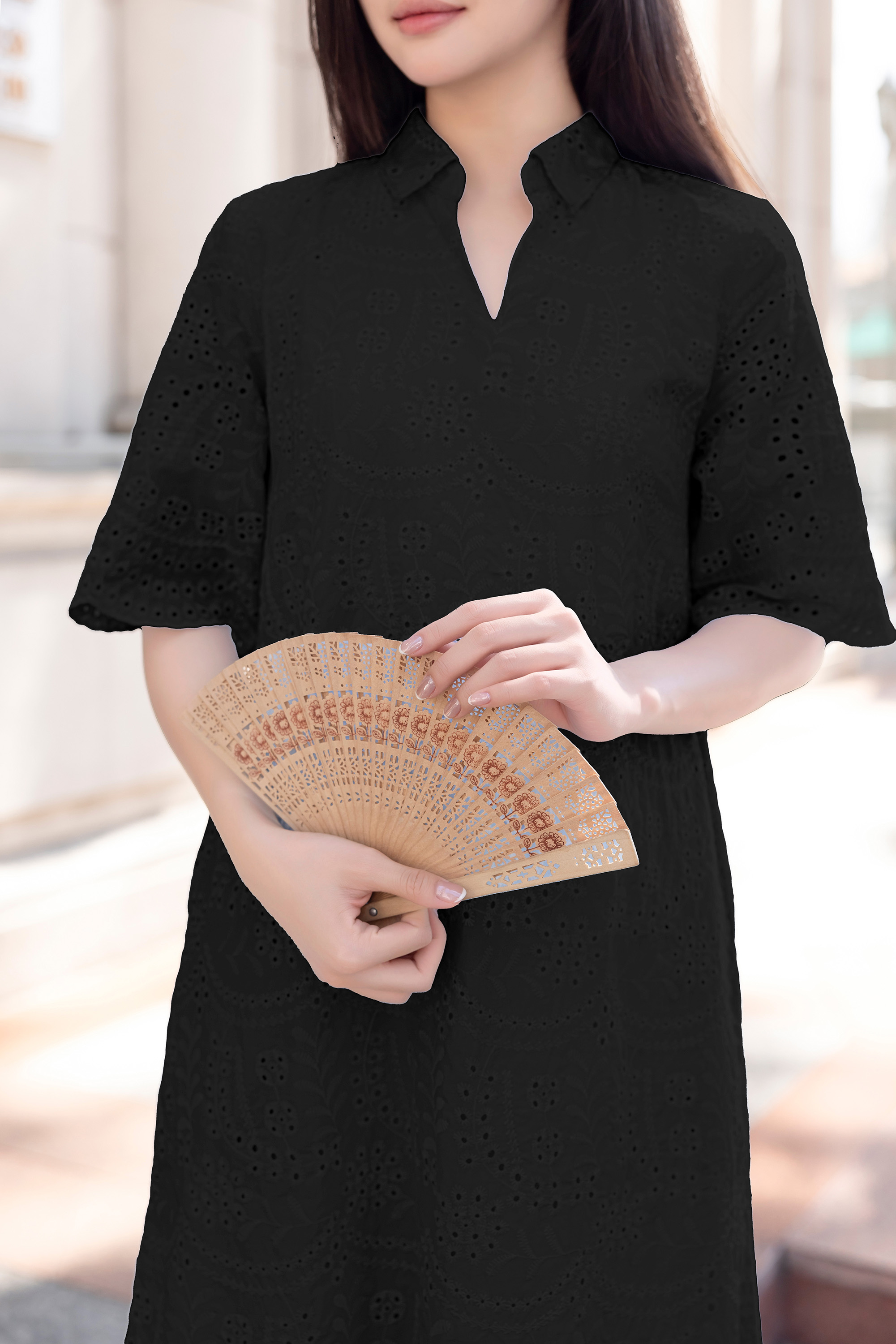 Đầm Sơ Mi Phom Suông Tay Ngắn Chất Liệu Cotton thêu Swanlake - D12320LW01