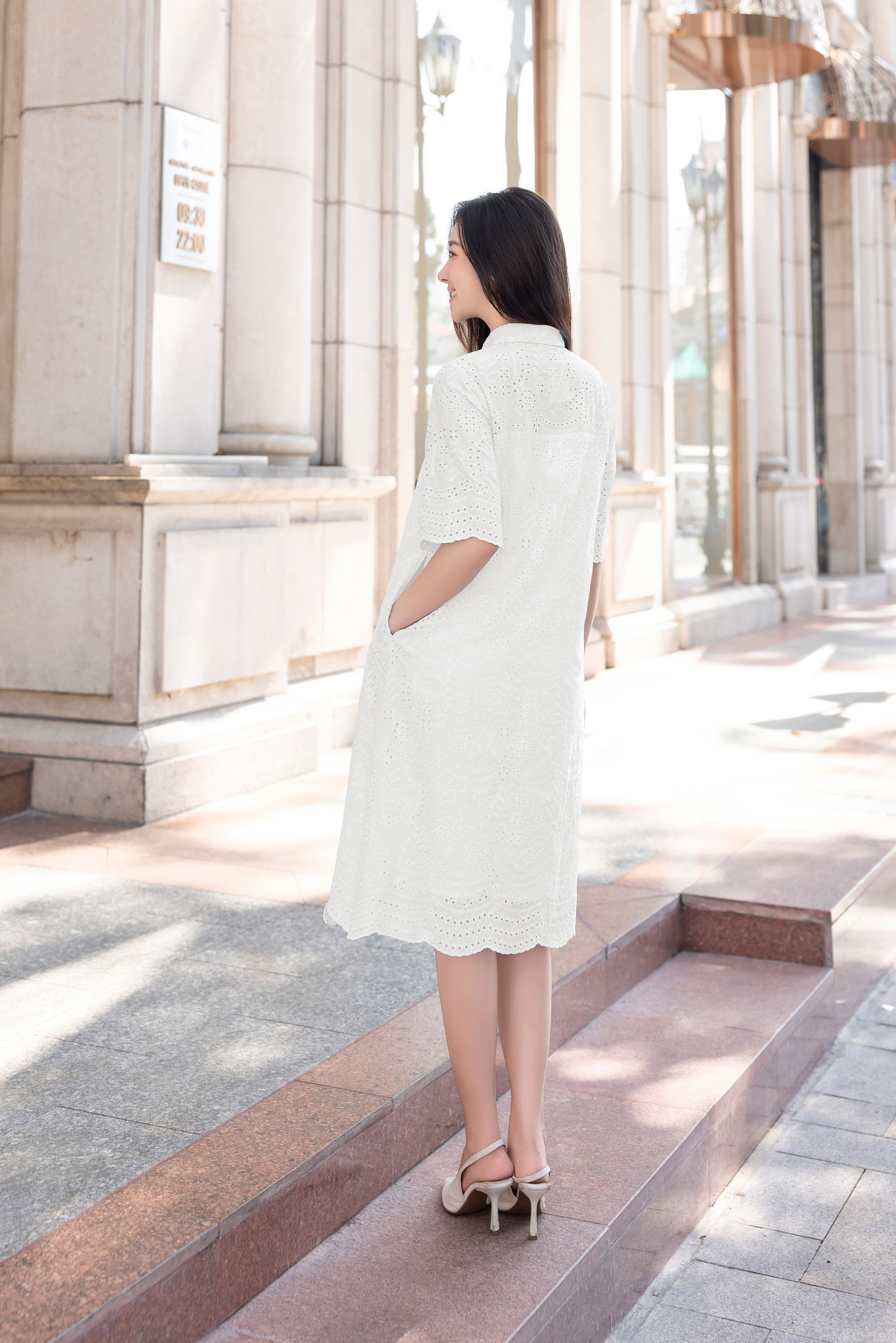 Đầm Sơ Mi Phom Suông Tay Ngắn Chất Liệu Cotton thêu Swanlake - D12320LW01