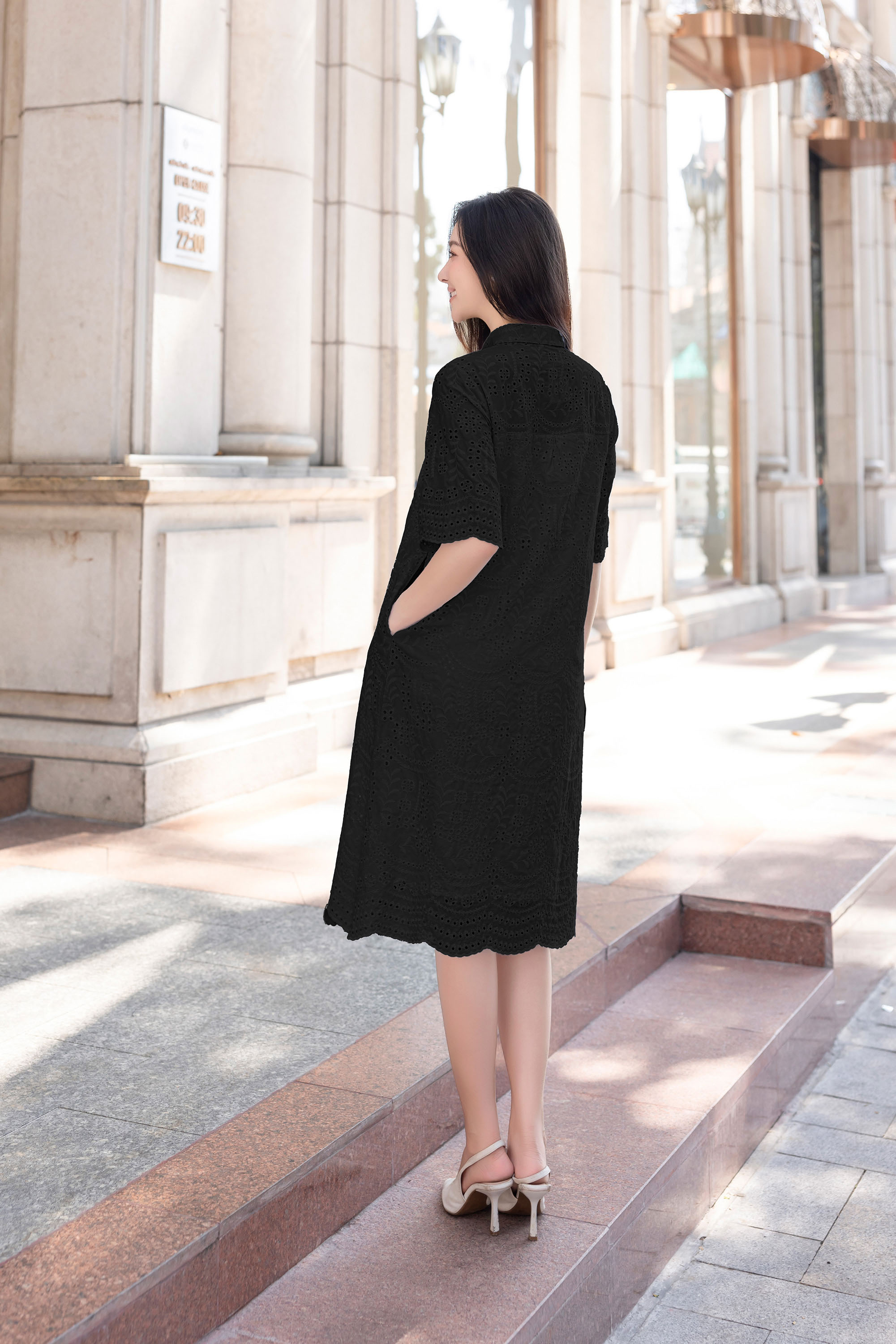 Đầm Sơ Mi Phom Suông Tay Ngắn Chất Liệu Cotton thêu Swanlake - D12320LW01