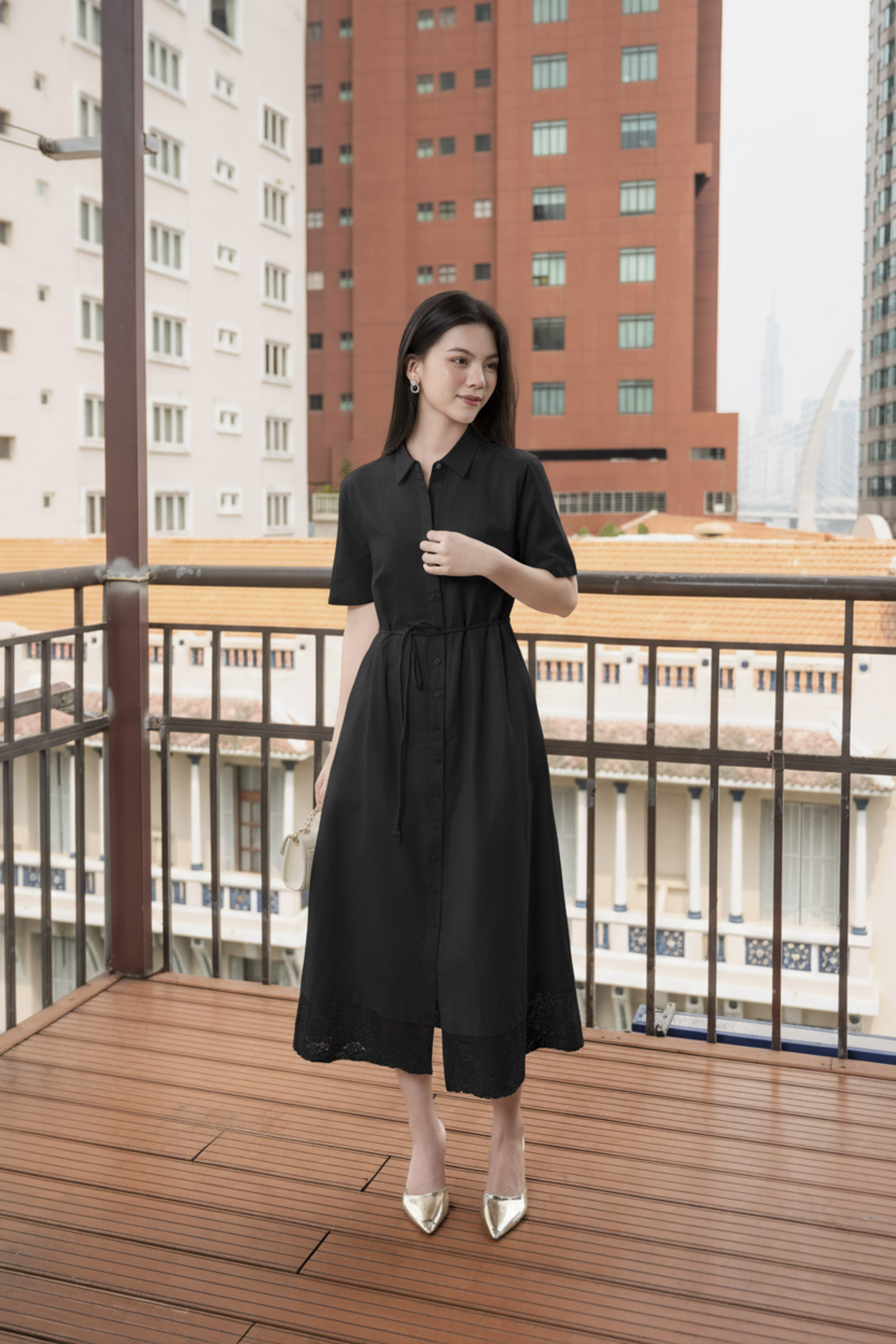 SWANLAKE | Váy Đầm Sơ Mi Nữ Cotton Phối Ren Hoa Dây Thắt Eo Tay Ngắn Công Sở Thanh Lịch D13441LW01