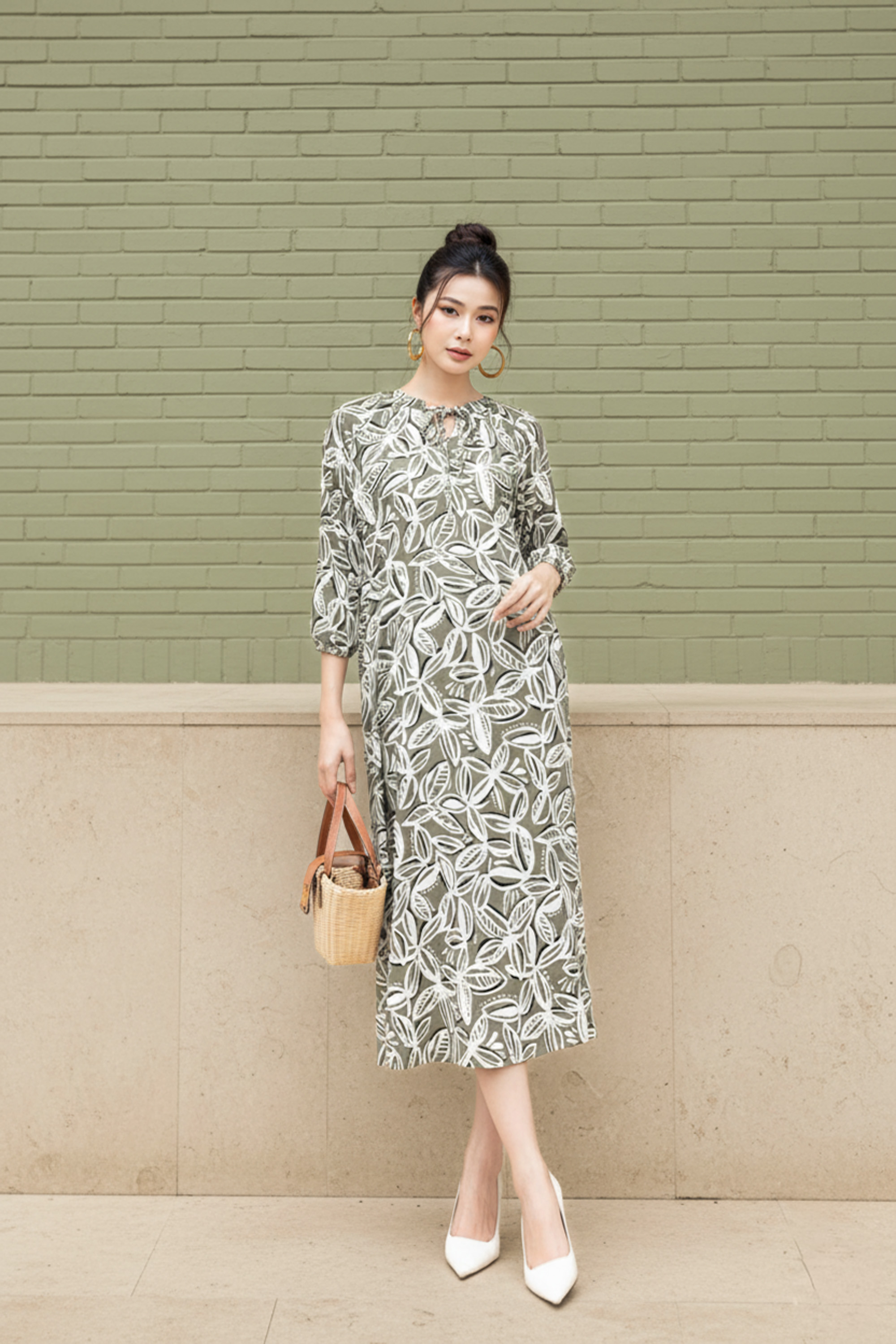 SWANLAKE | Váy Đầm Nữ Midi Suông Tay Lỡ Vải Linen In Hoa Có Túi Xẻ Tà Công Sở Dạo Phố D13513LW01