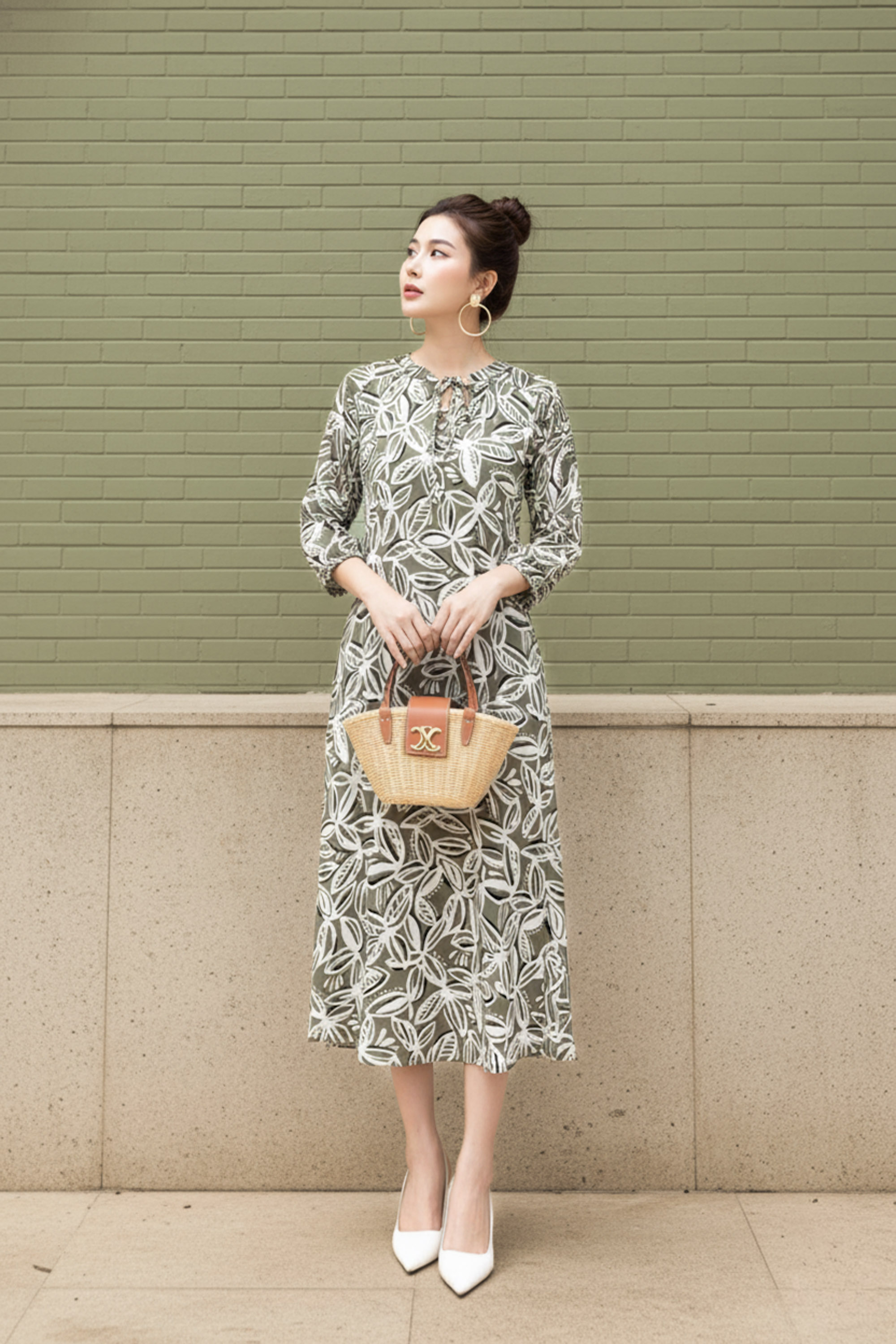 SWANLAKE | Váy Đầm Nữ Midi Suông Tay Lỡ Vải Linen In Hoa Có Túi Xẻ Tà Công Sở Dạo Phố D13513LW01