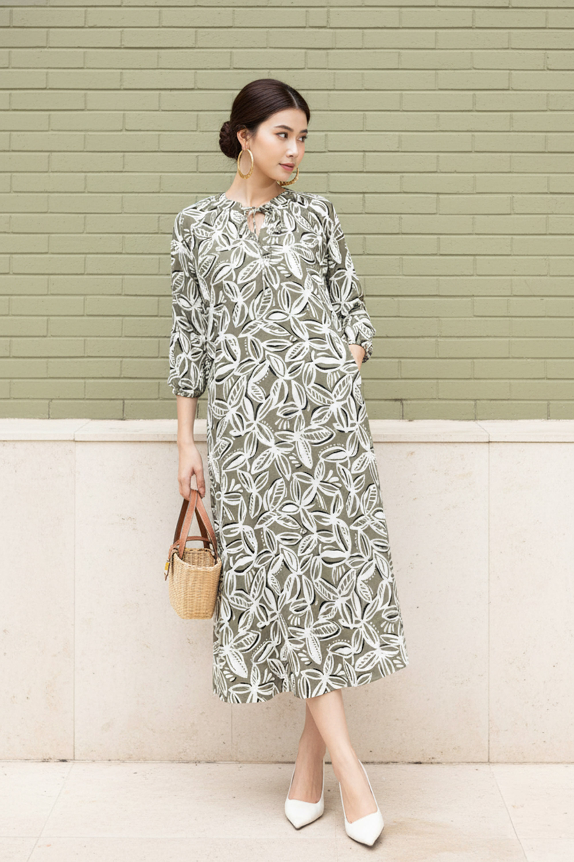 SWANLAKE | Váy Đầm Nữ Midi Suông Tay Lỡ Vải Linen In Hoa Có Túi Xẻ Tà Công Sở Dạo Phố D13513LW01