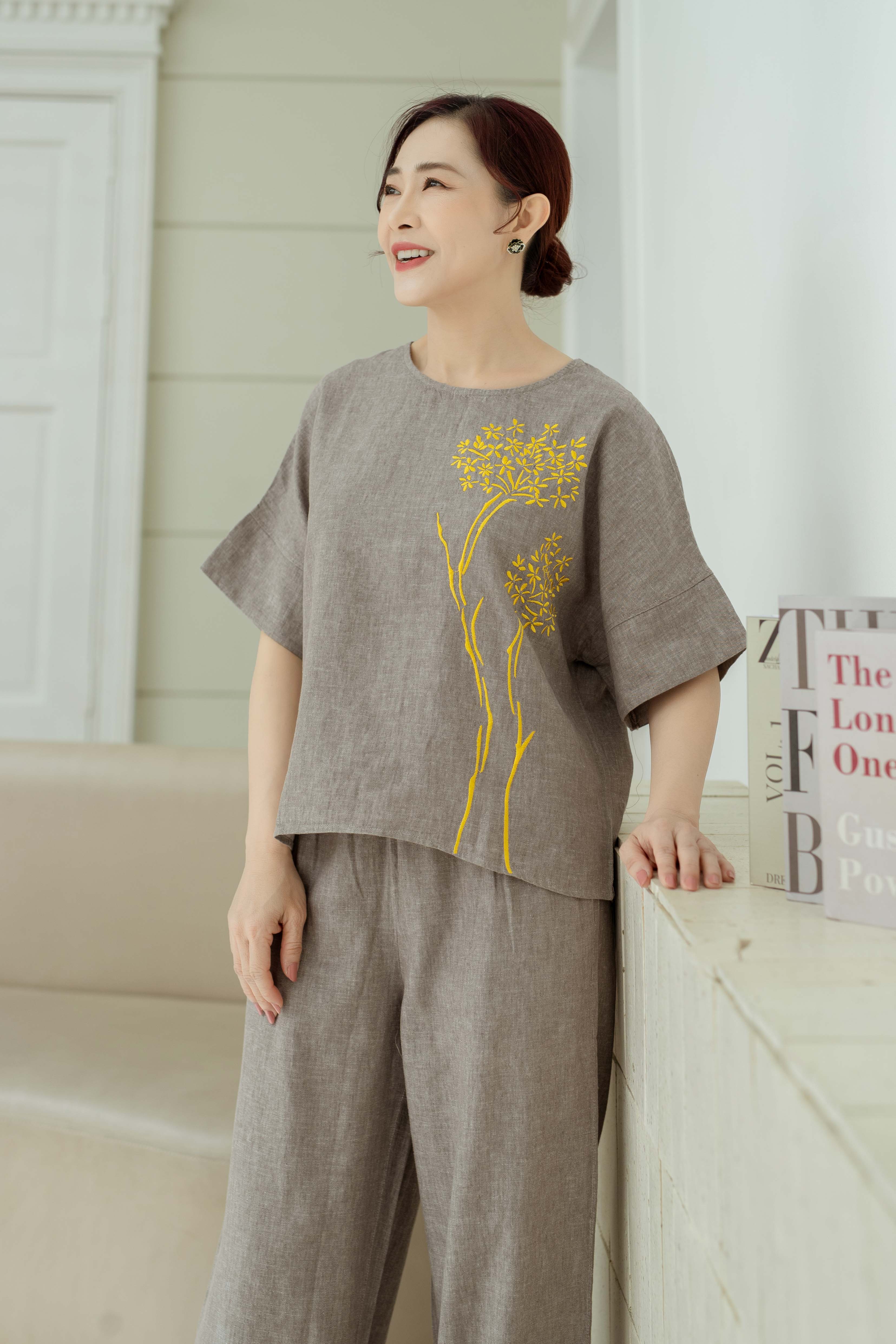 Set Đồ Nữ Thêu Form Suông Vải Linen Swanlake - B10187LW01