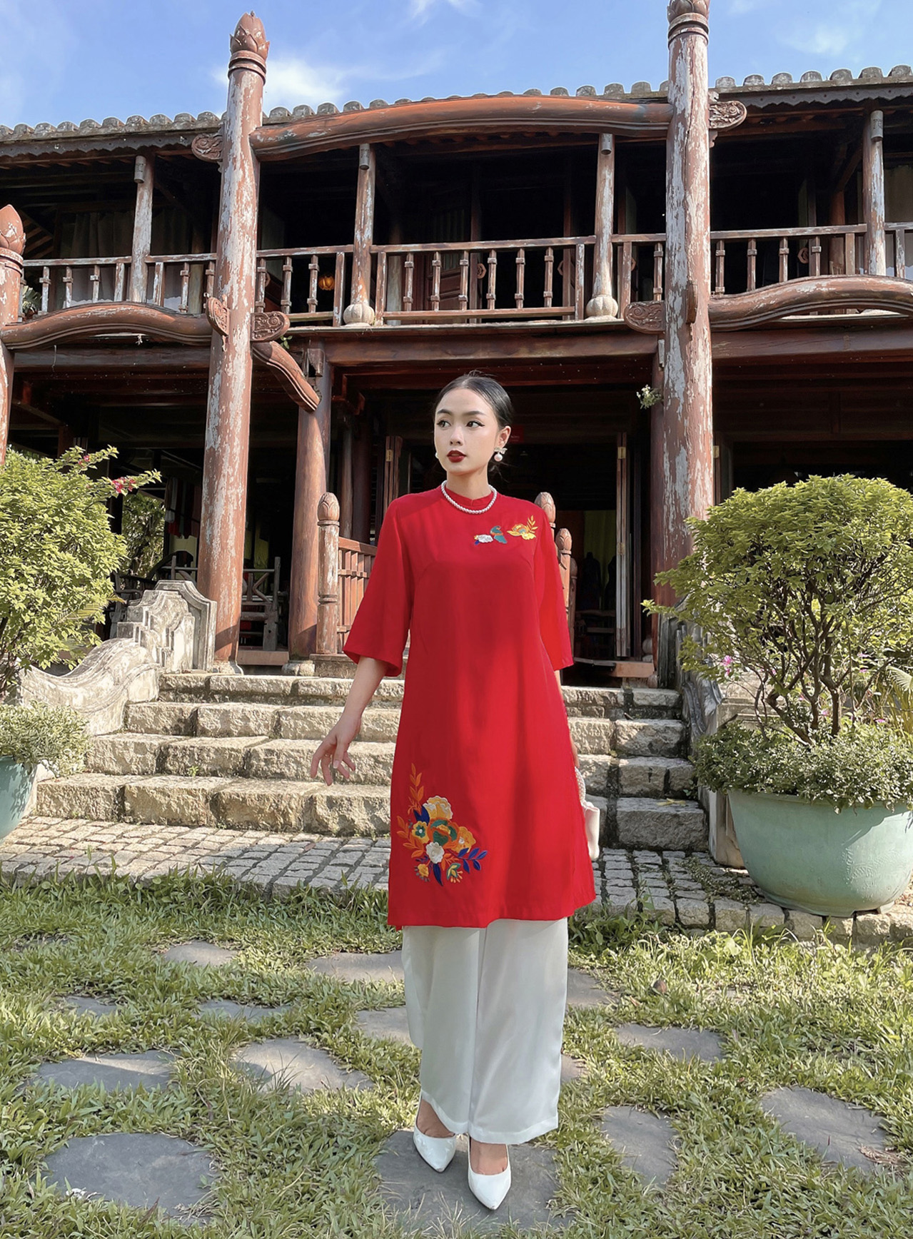 Áo Dài Tay Lỡ Thêu Bông Swanlake - L10534LW01