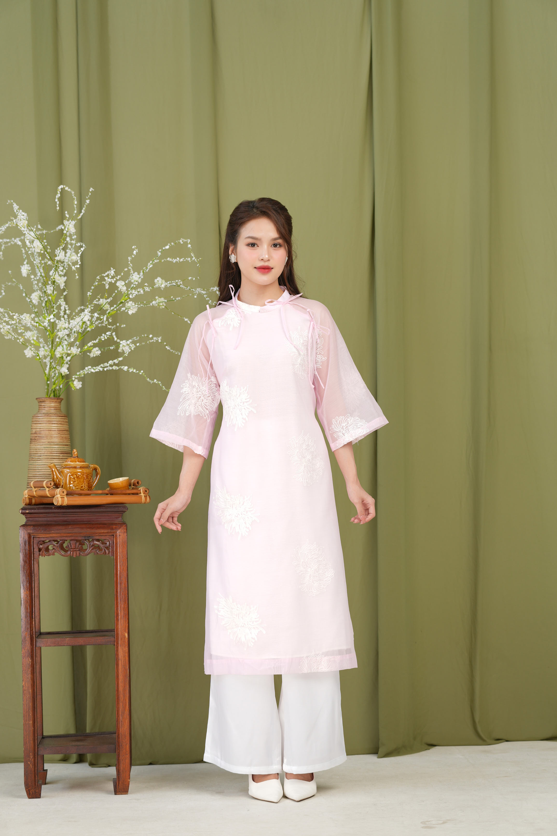 Áo Dài Thanh An Hai Lớp Thắt Dây Chất Liệu Tơ Thêu Lót Lụa Hàn Swanlake (Không bao gồm quần) - L11454LW01