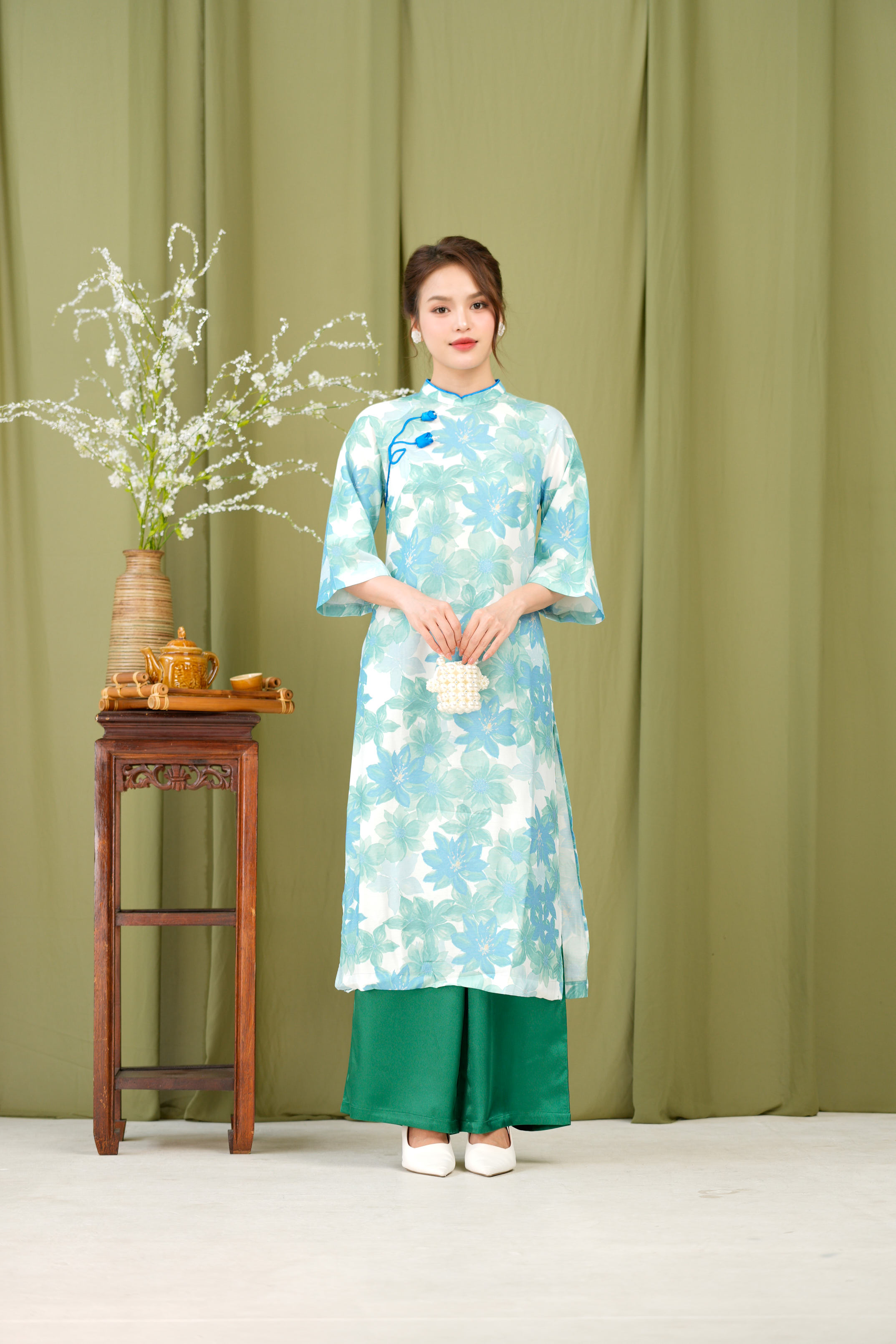Áo Dài Khả Ngân Chất Liệu Lụa Dày Cổ Tàu Swanlake Xanh - L12002LW01