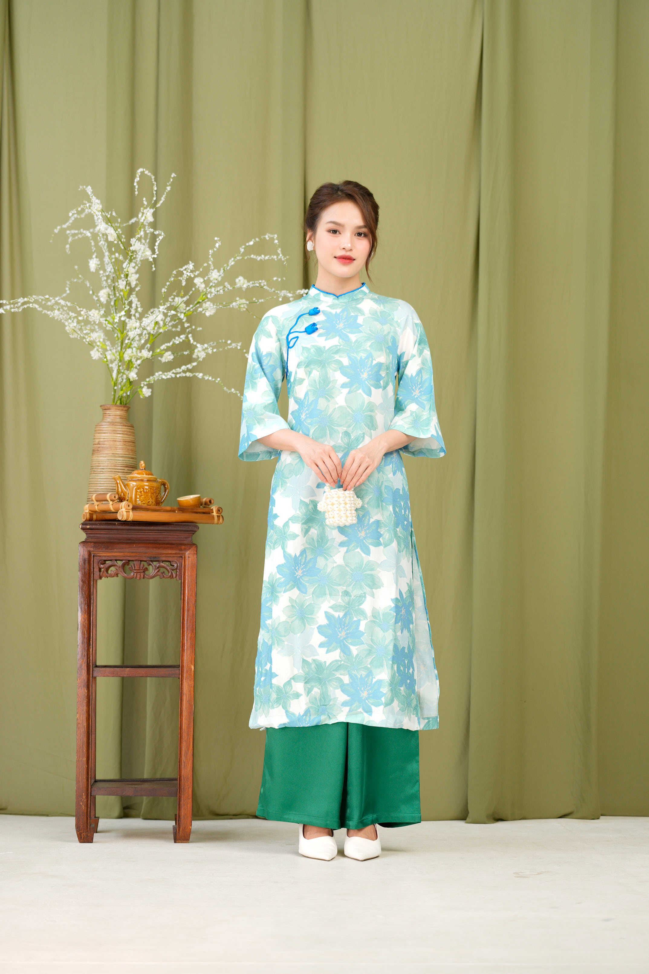 Áo Dài Khả Ngân Chất Liệu Lụa Dày Cổ Tàu Swanlake Xanh - L12002LW01