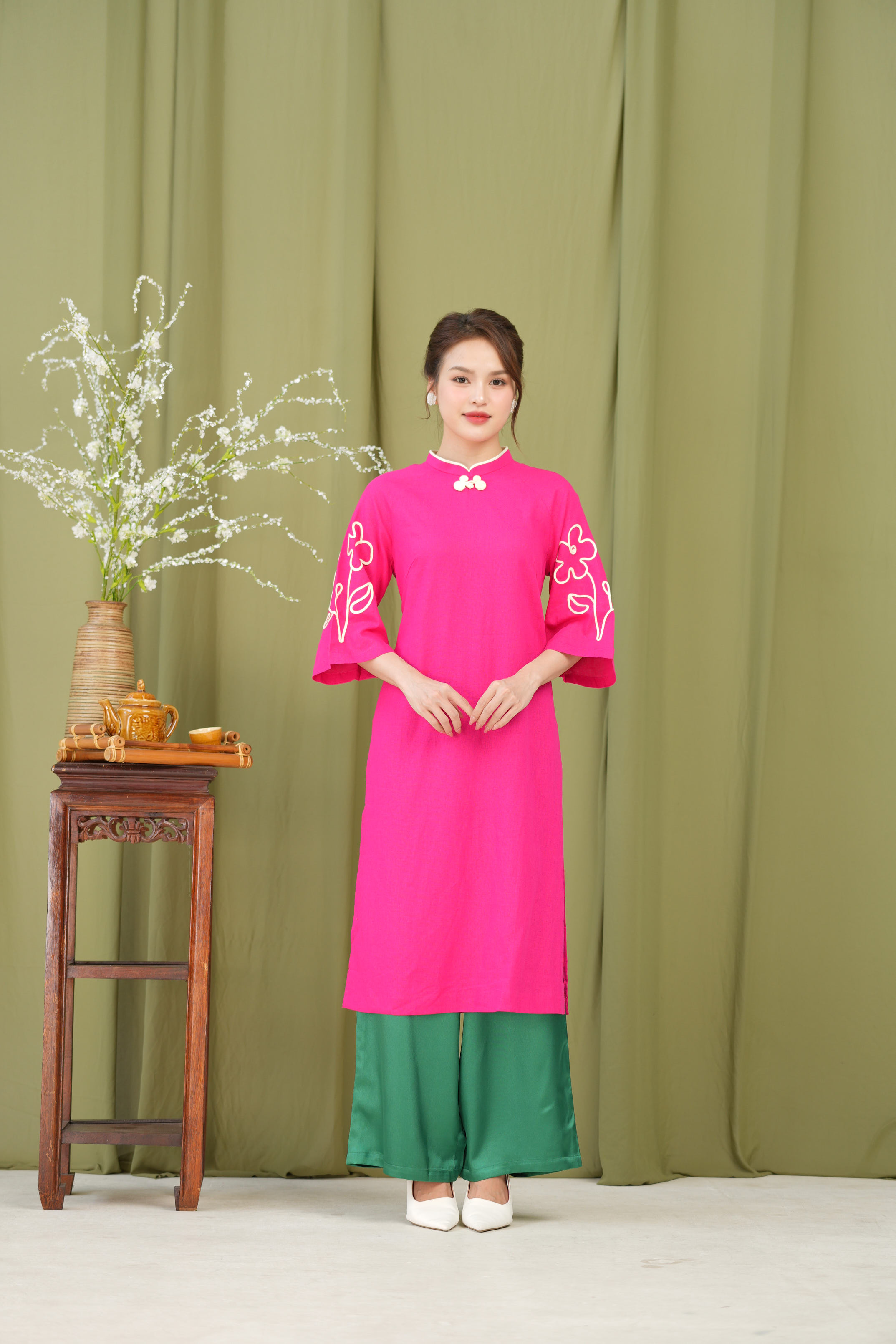Áo Dài Hương An Chất Liệu Linen Kết Nút Tàu Chạy Nét Swanlake - L12003LW01