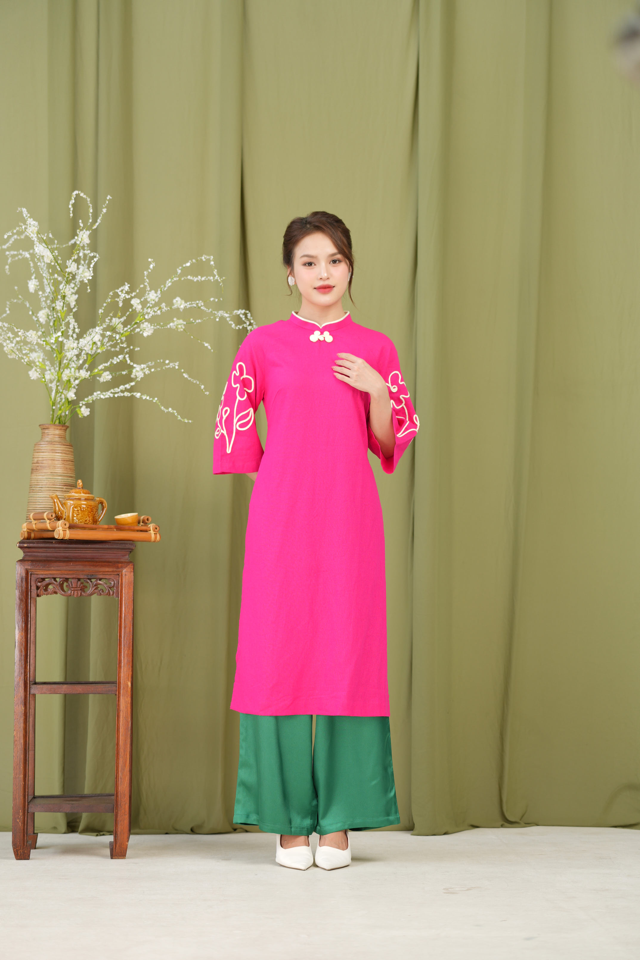 Áo Dài Hương An Chất Liệu Linen Kết Nút Tàu Chạy Nét Swanlake - L12003LW01