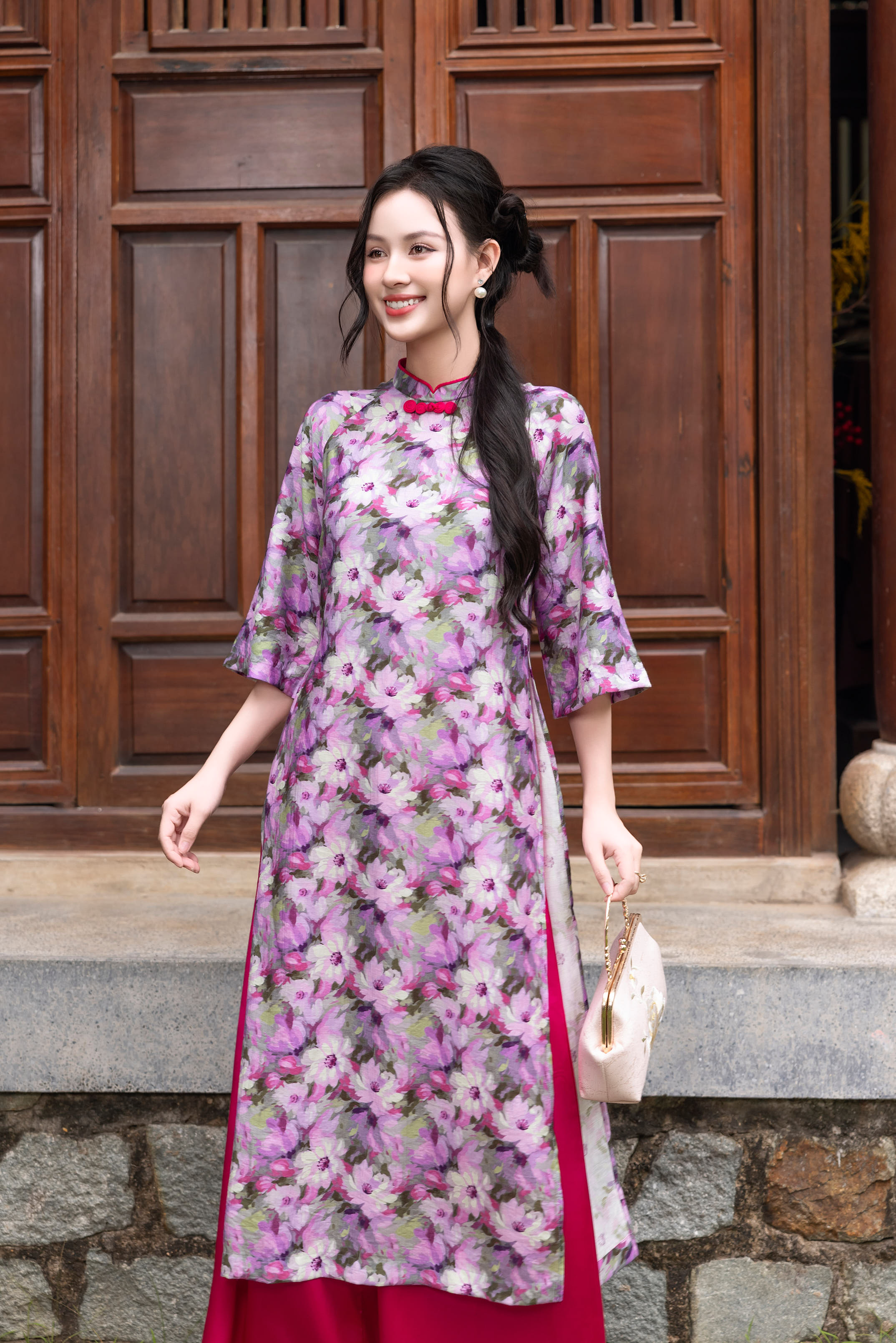 Áo Dài Cát An Hoa Kết Đính Nút Tàu Ở Cổ Một Lớp Chất Đũi Hàn Swanlake (Không bao gồm quần) Tím - L12019LW01