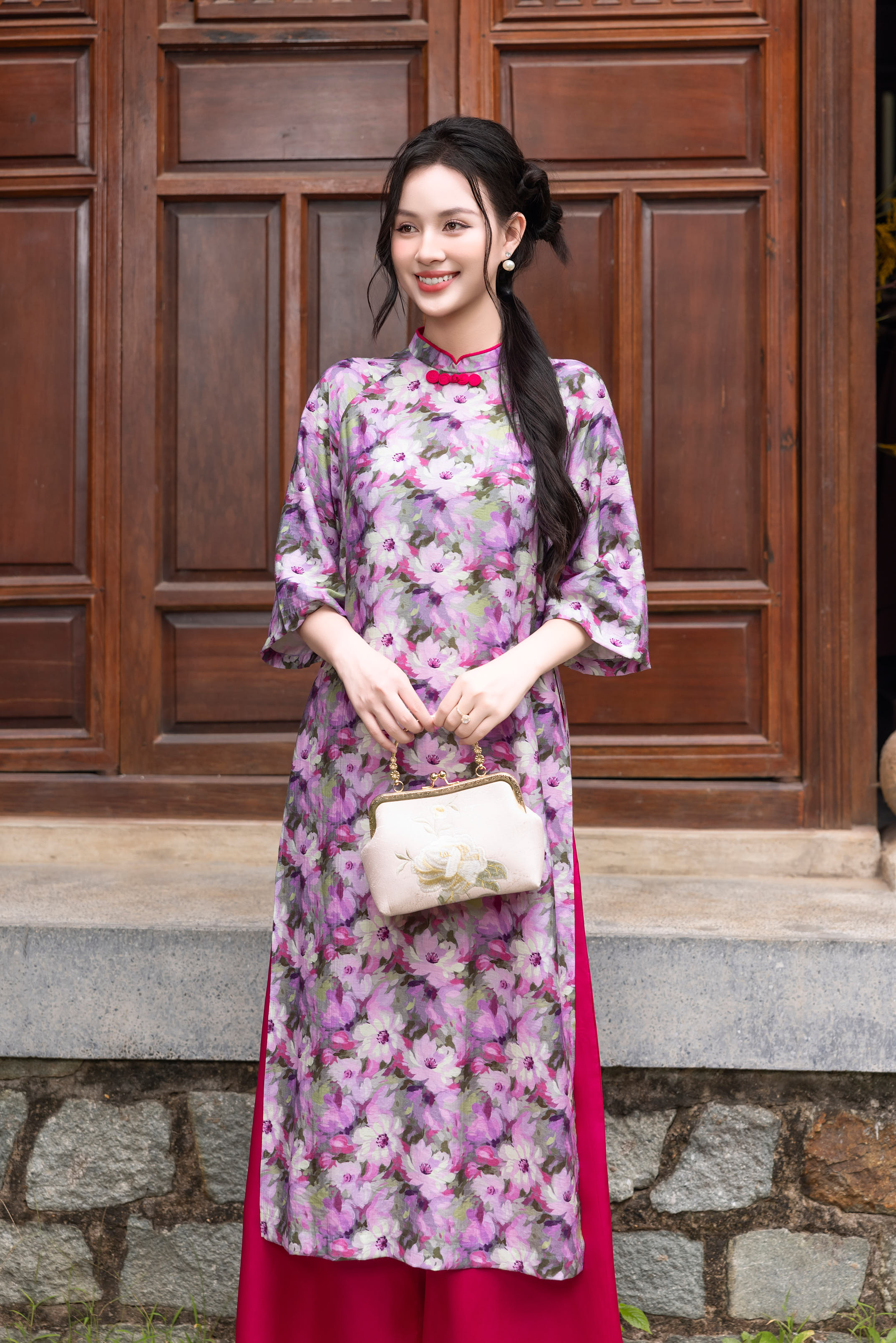 Áo Dài Cát An Hoa Kết Đính Nút Tàu Ở Cổ Một Lớp Chất Đũi Hàn Swanlake (Không bao gồm quần) Tím - L12019LW01