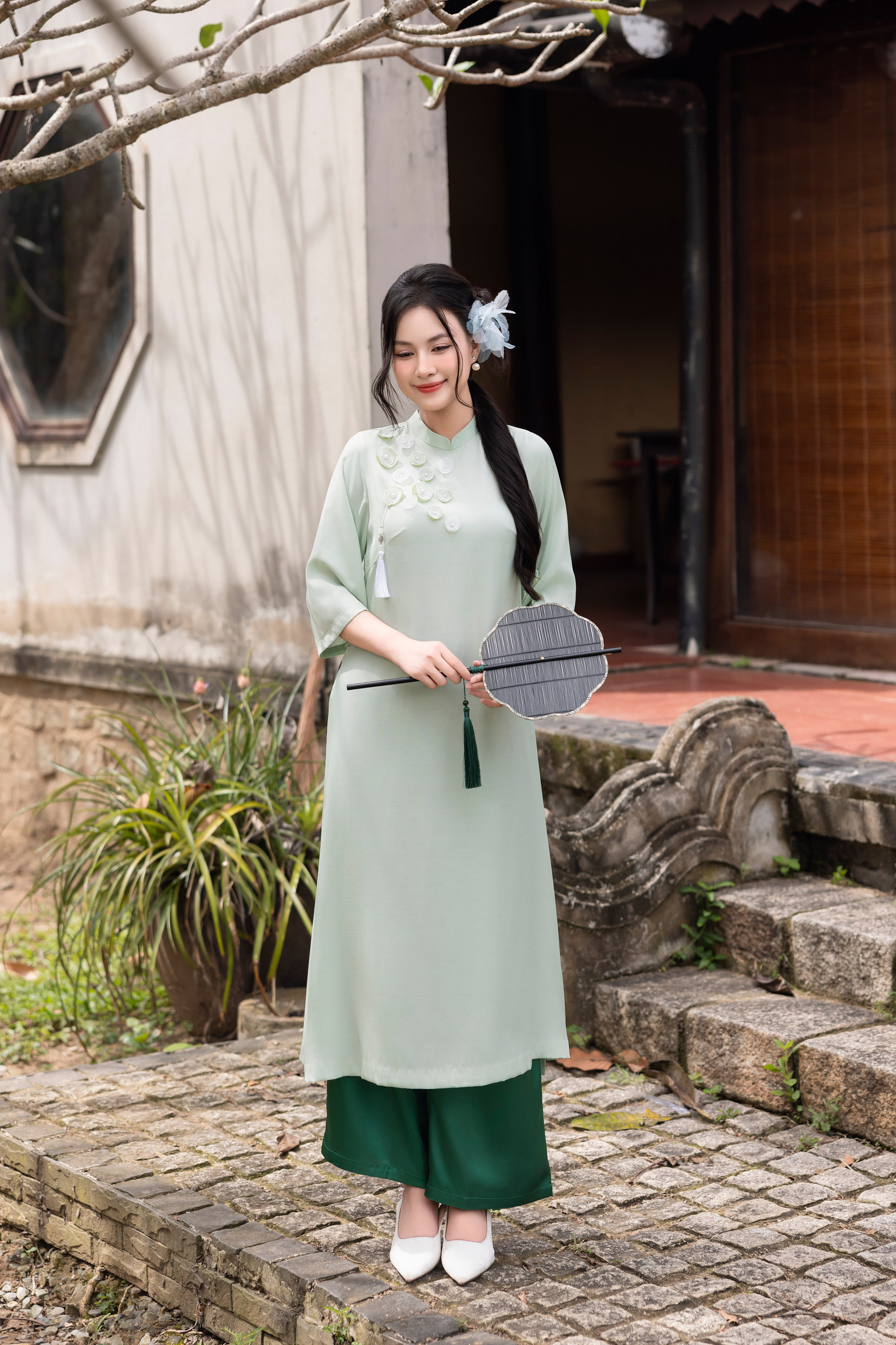 Áo Dài Ngọc Sương Chất Lụa Taffta Đính Hoa Swanlake Xanh - L12129LW01