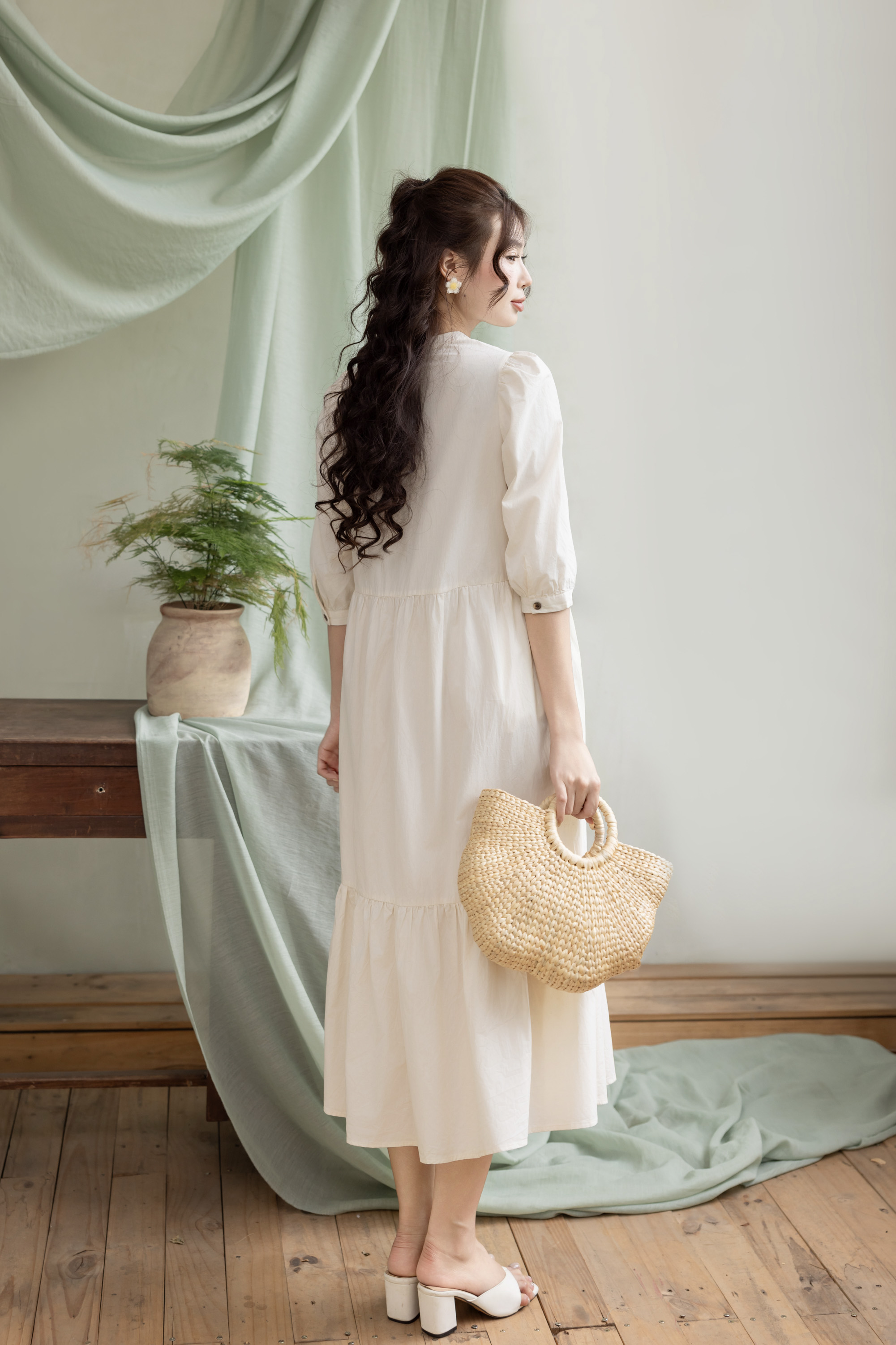 Swanlake | Váy Đầm Phom A Cổ Trụ Chất Liệu Cotton - D12355LW01