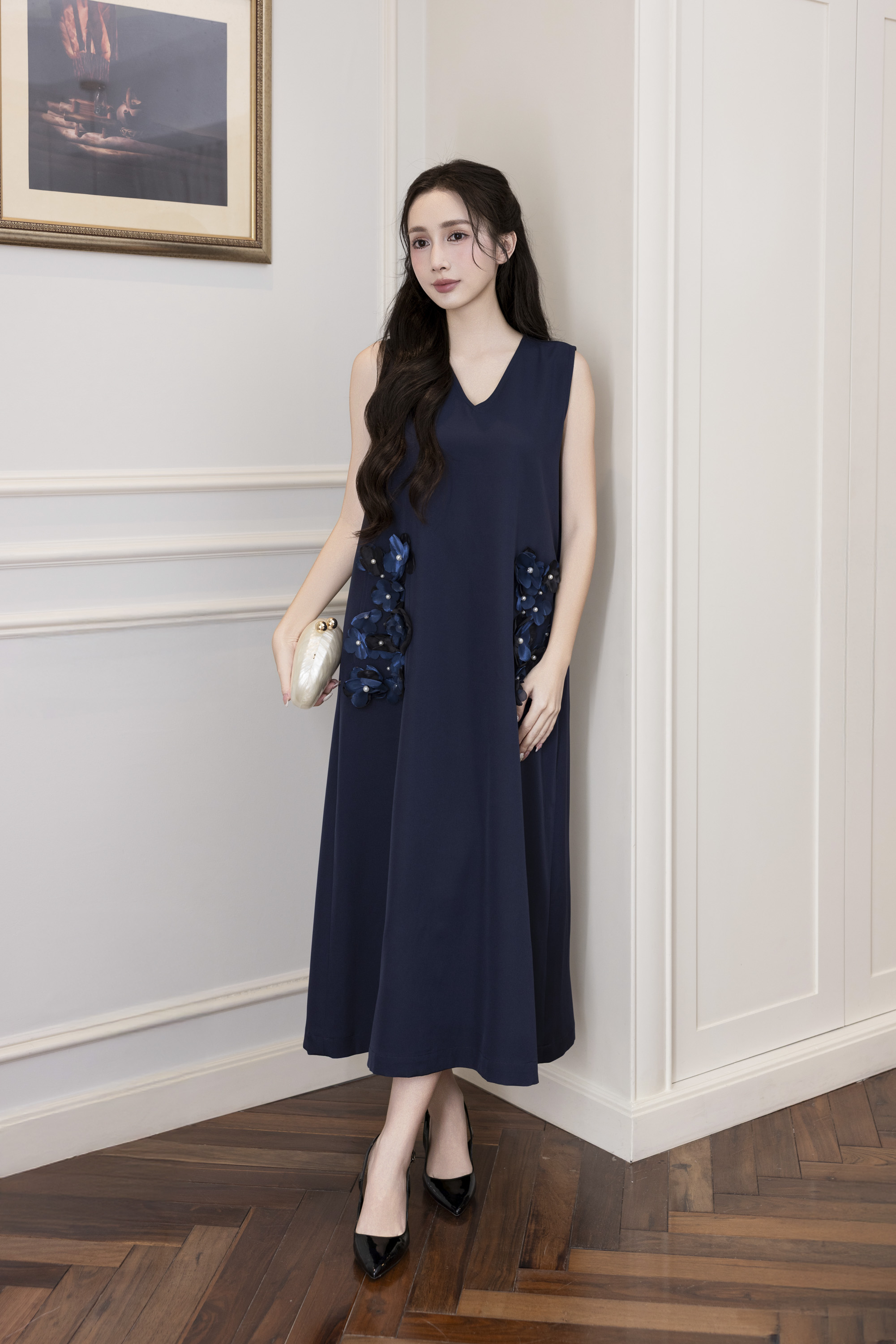 Váy Đầm Nữ Maxi Suông Sát Nách Cổ Tim Lụa Dày Đính Hoa 3D Sang Trọng Đi Tiệc - D12880LW01