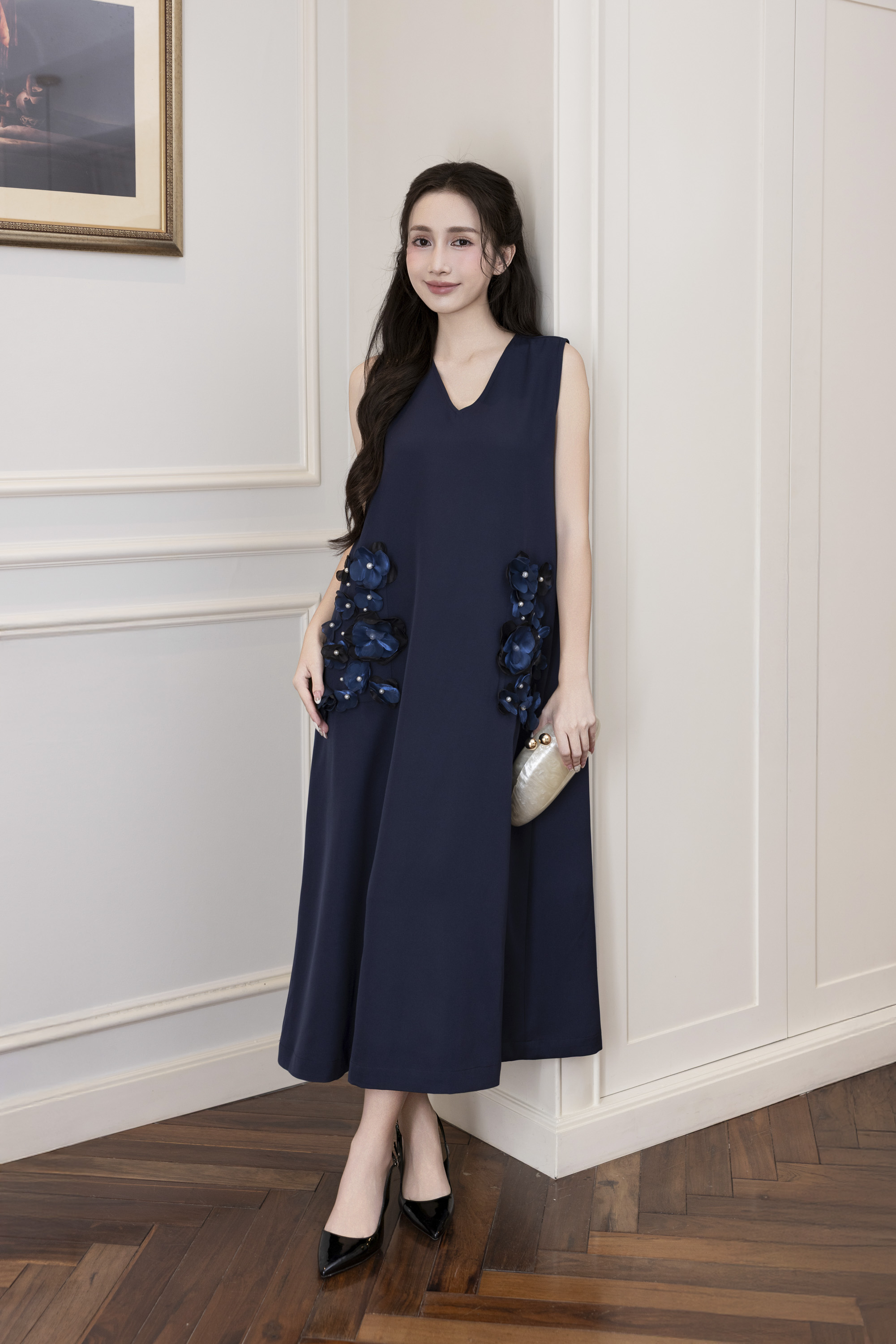 Váy Đầm Nữ Maxi Suông Sát Nách Cổ Tim Lụa Dày Đính Hoa 3D Sang Trọng Đi Tiệc - D12880LW01