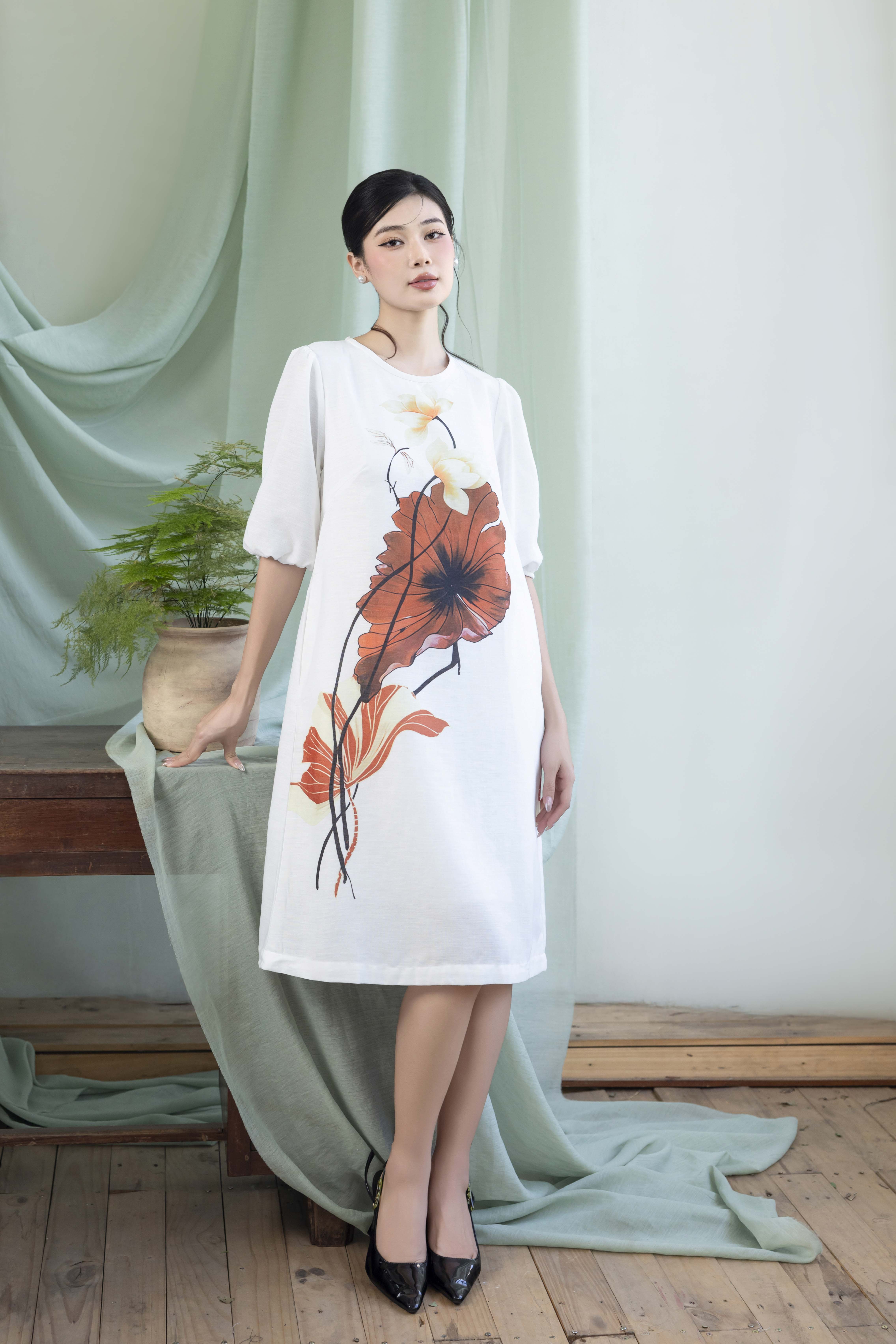 Đầm Phom A Dài Qua Gối Linen Lụa In Hoa Mảng Lớn - D12072LW01
