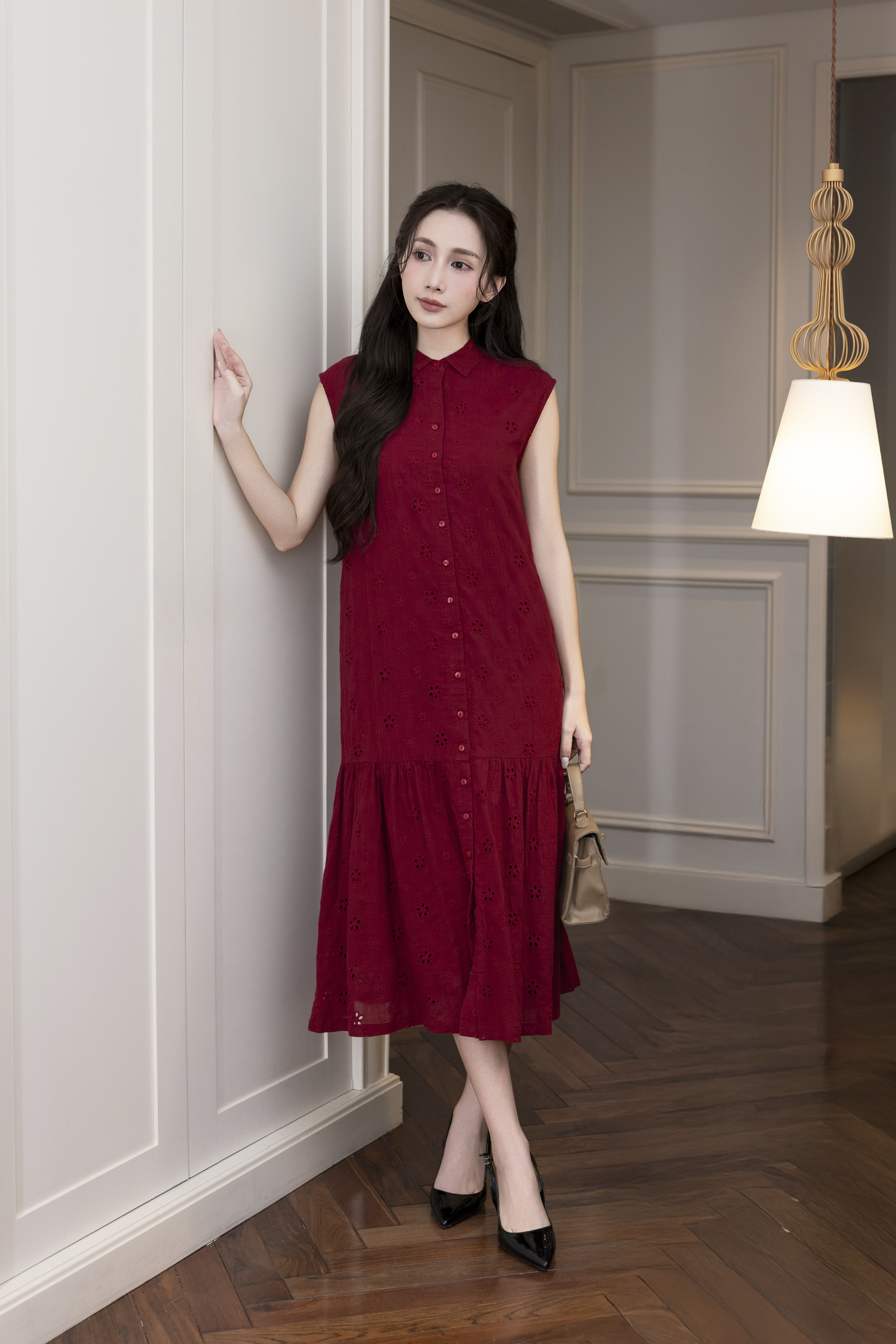 SWANLAKE | Váy Đầm Nữ Maxi Sơ Mi Suông Sát Nách Đuôi Cá Cotton Thêu Hoa Đục Lỗ Cài Nút Có Túi D12905LW01