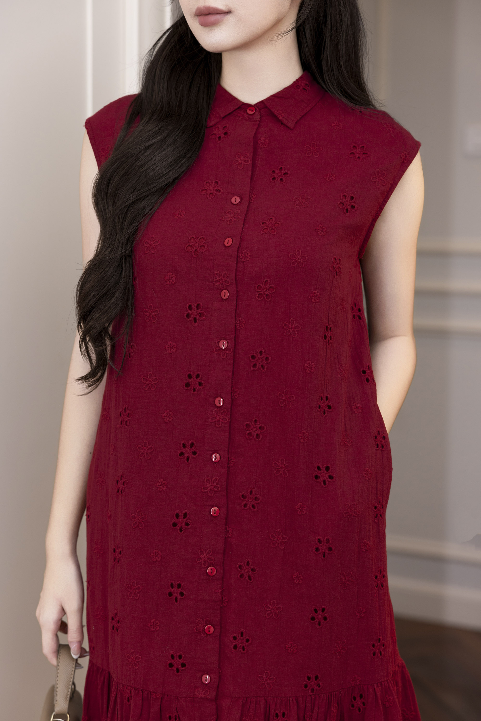 SWANLAKE | Váy Đầm Nữ Maxi Sơ Mi Suông Sát Nách Đuôi Cá Cotton Thêu Hoa Đục Lỗ Cài Nút Có Túi D12905LW01