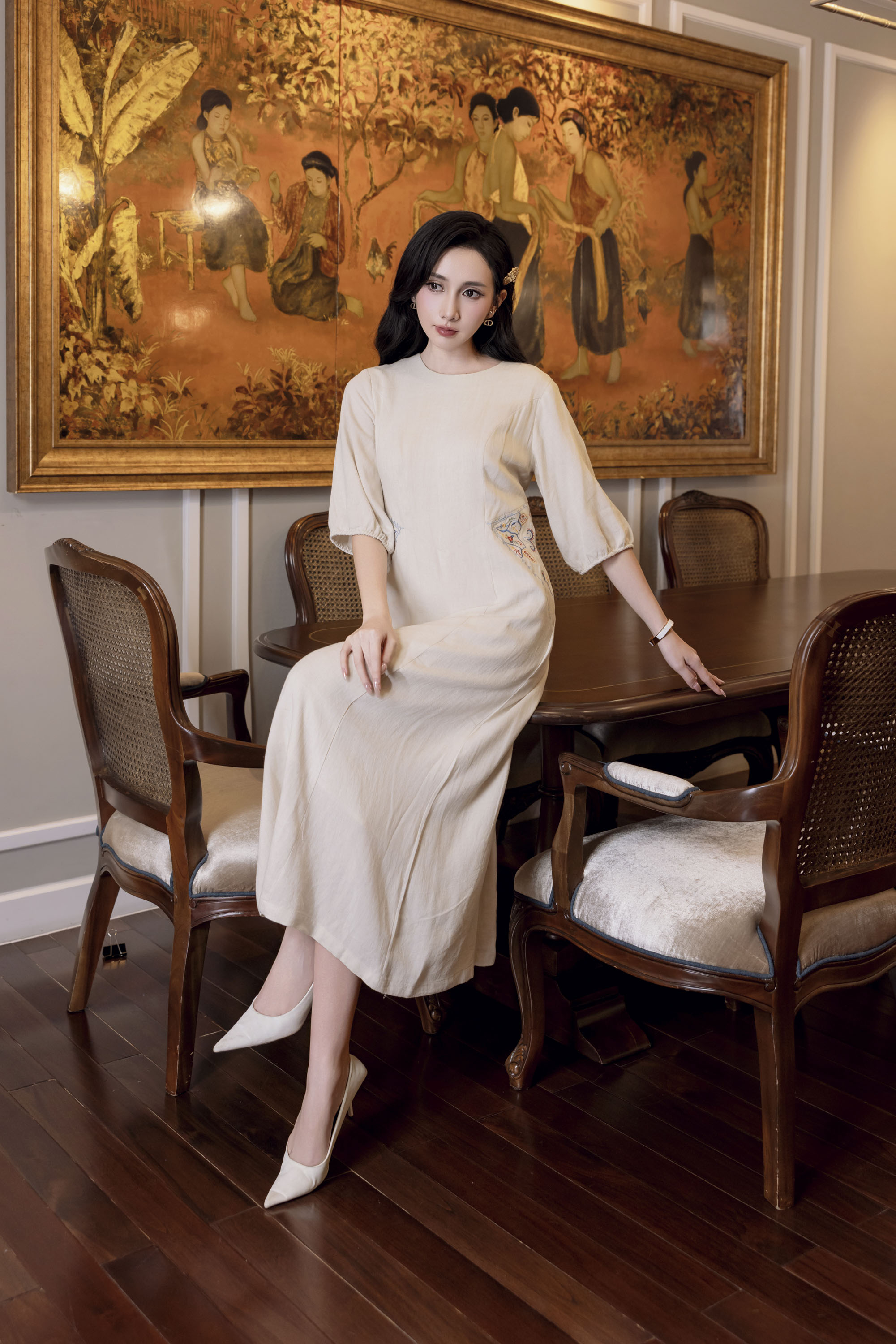 SWANLAKE | Váy Đầm Nữ Maxi Suông Vải Linen Thêu Hoa Tay Bo Chun Lỡ Chiết Eo Có Túi Công Sở D12900LW01