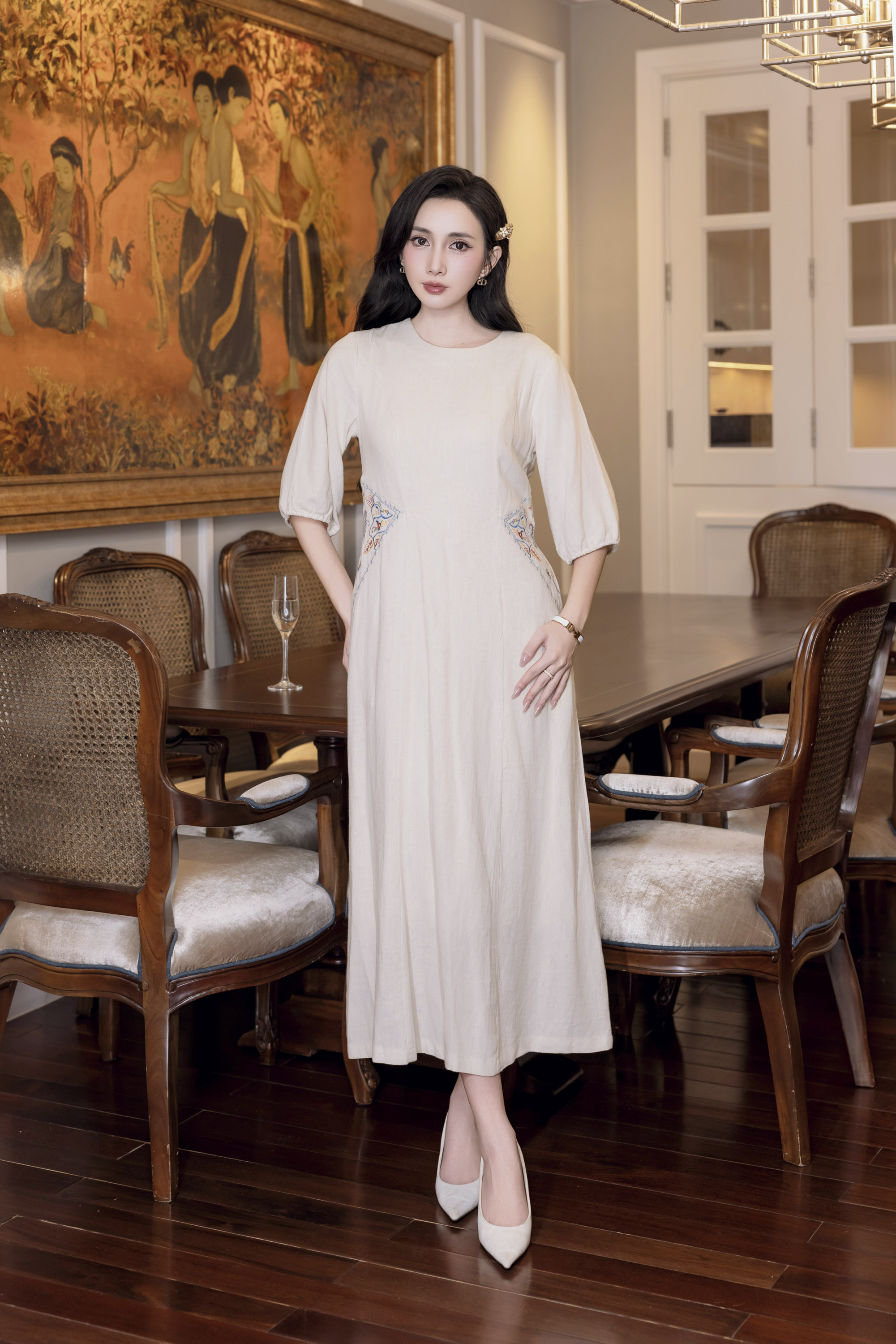 SWANLAKE | Váy Đầm Nữ Maxi Suông Vải Linen Thêu Hoa Tay Bo Chun Lỡ Chiết Eo Có Túi Công Sở D12900LW01