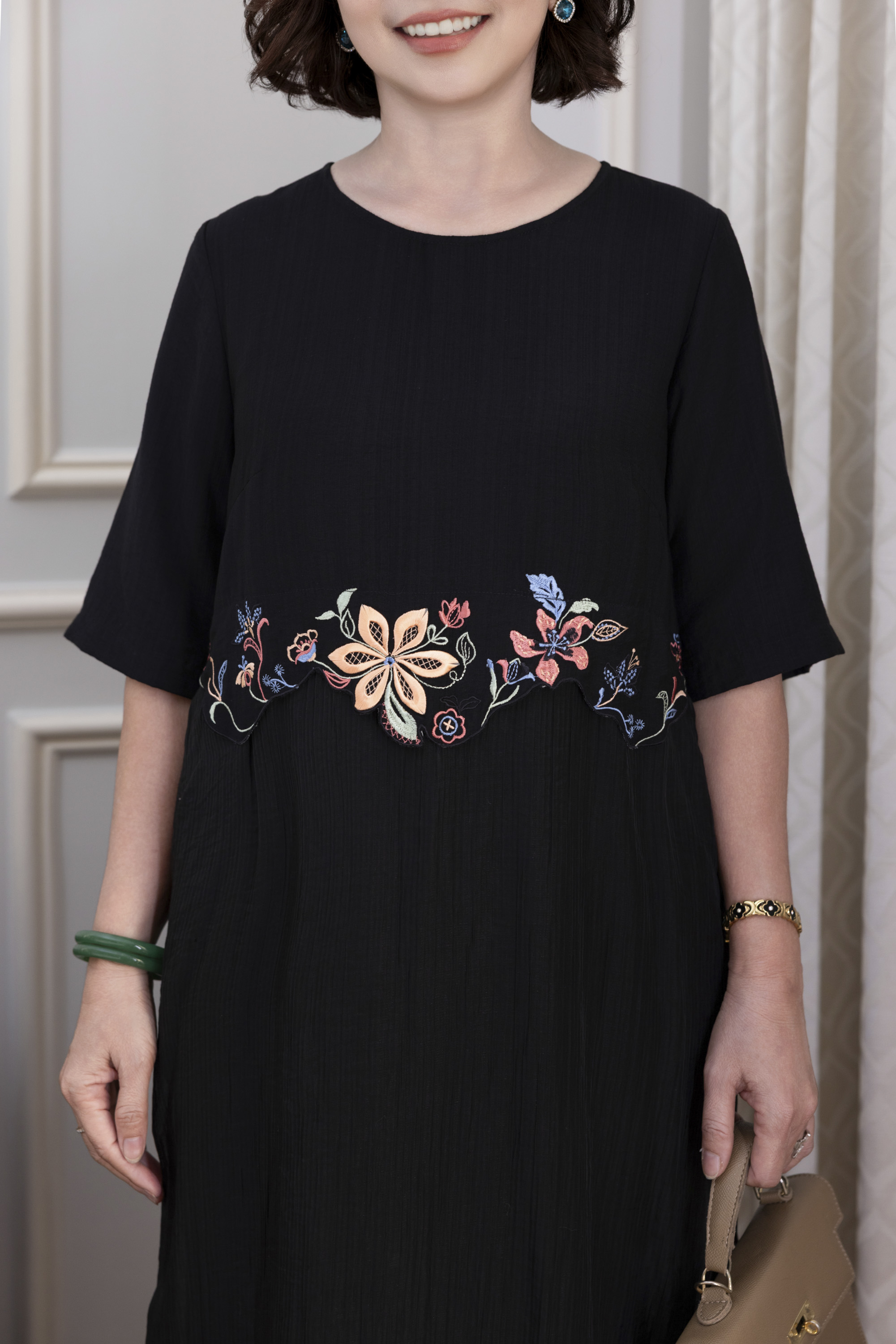 M Collection | Đầm Trung Niên Phom Suông Dài Lụa Hàn Phối Tơ Xốp Thêu Mặc Hằng Ngày D12353LW01