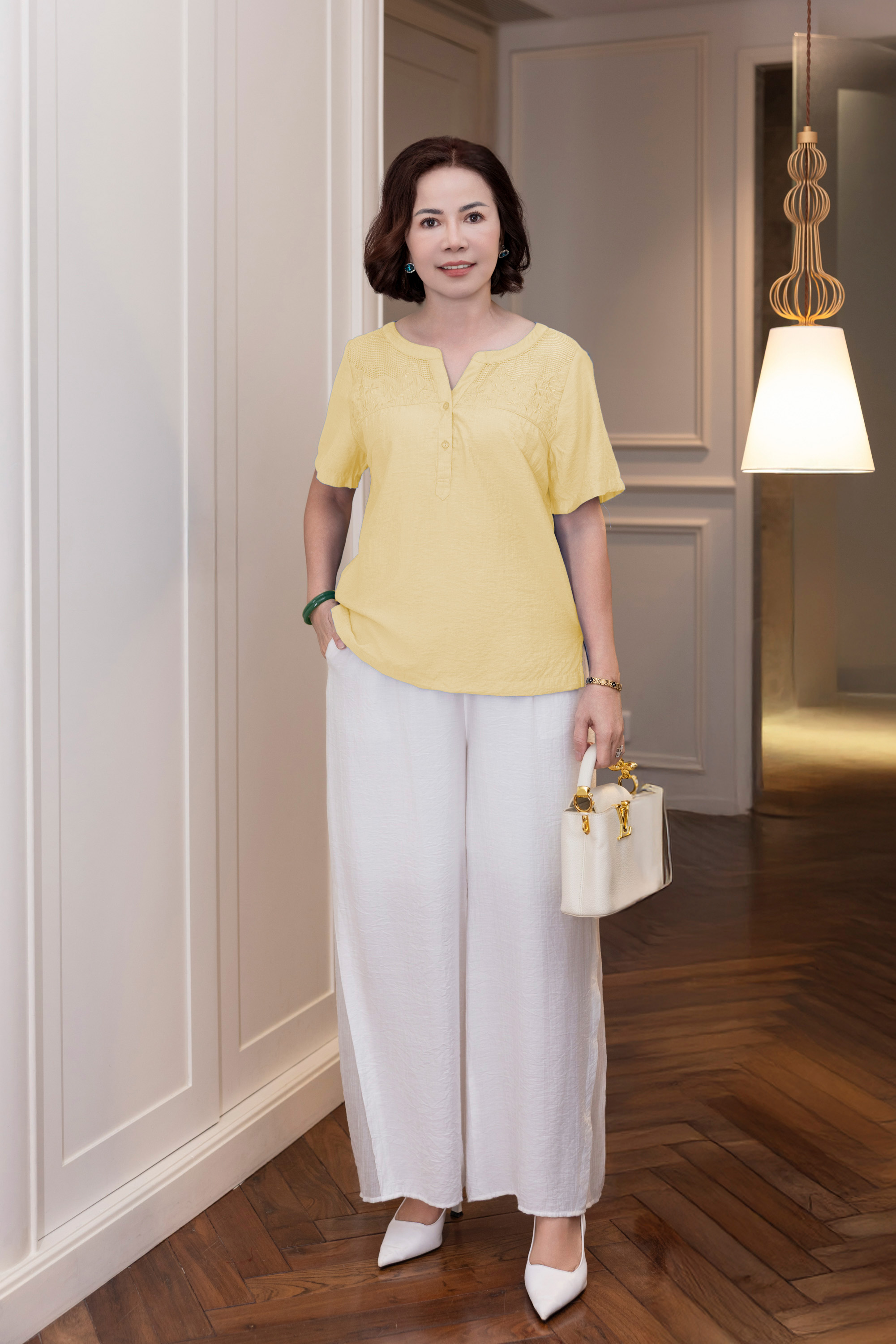 M COLLECTION | Áo Kiểu Nữ Trung Niên Tặng Mẹ Lụa Hàn Phối Ren Lưới Thêu Hoa Cài Nút Tay Ngắn A10955