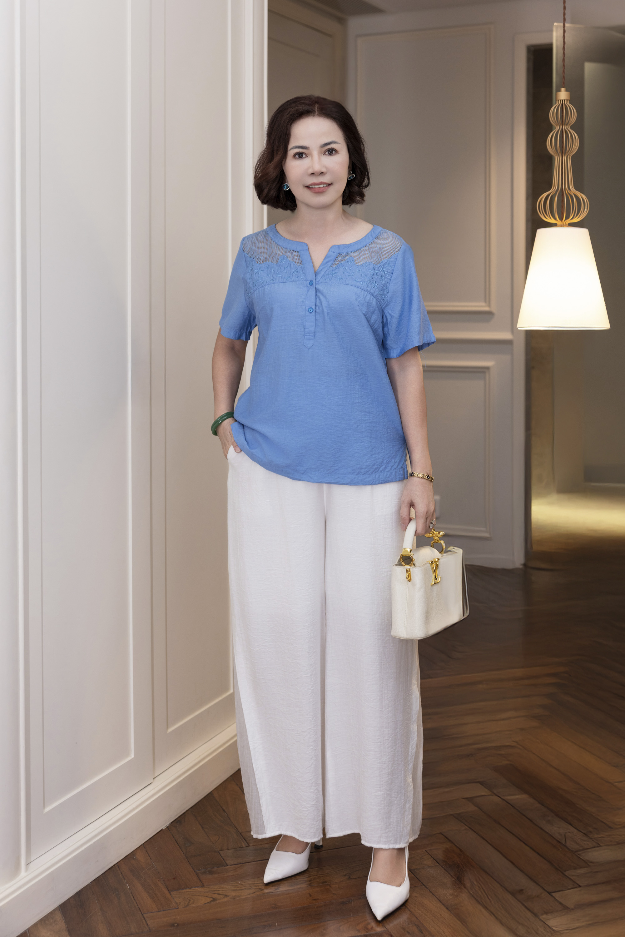 M COLLECTION | Áo Kiểu Nữ Trung Niên Tặng Mẹ Lụa Hàn Phối Ren Lưới Thêu Hoa Cài Nút Tay Ngắn A10955