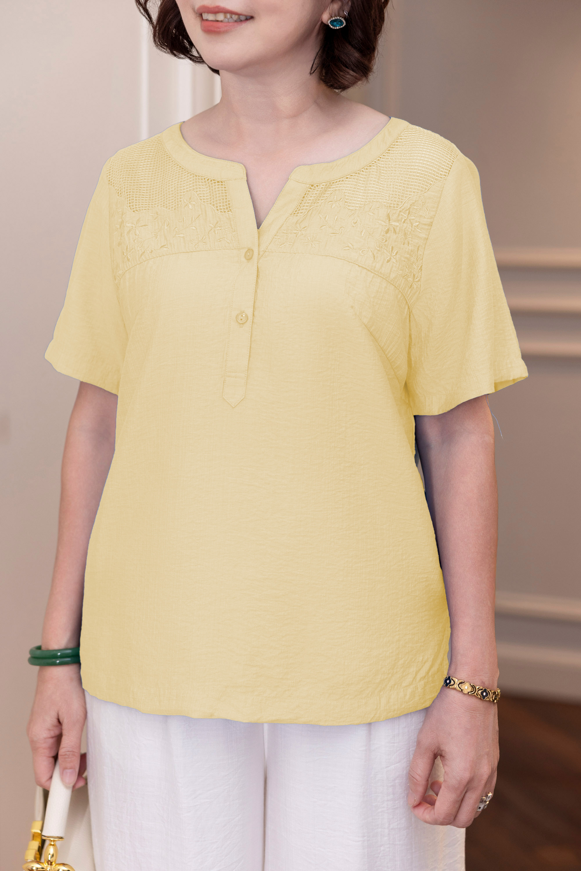 M COLLECTION | Áo Kiểu Nữ Trung Niên Tặng Mẹ Lụa Hàn Phối Ren Lưới Thêu Hoa Cài Nút Tay Ngắn A10955