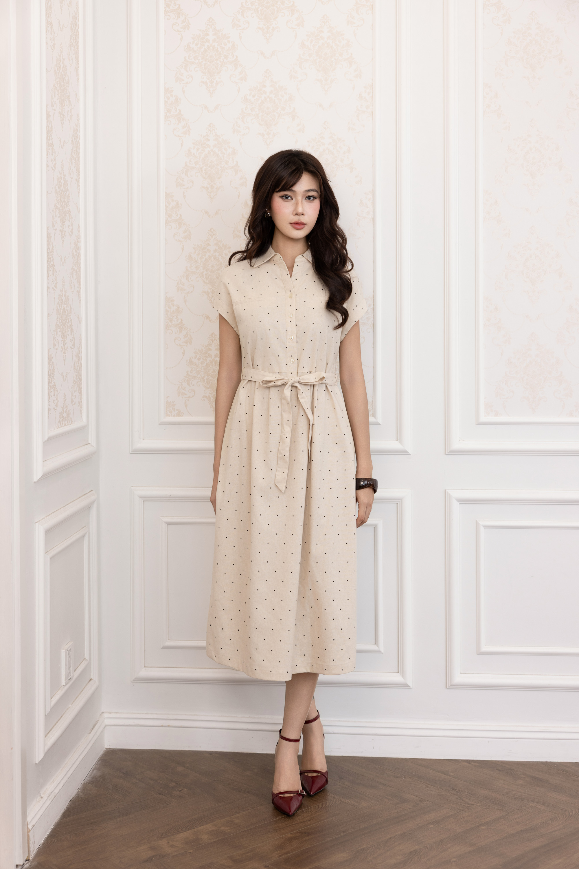 SWANLAKE | Váy Đầm Nữ Cổ Sơ Mi Chấm Bi Vải Linen Tay Ngắn Dây Thắt Eo Có Túi Công Sở Dạo Phố D13807LW01