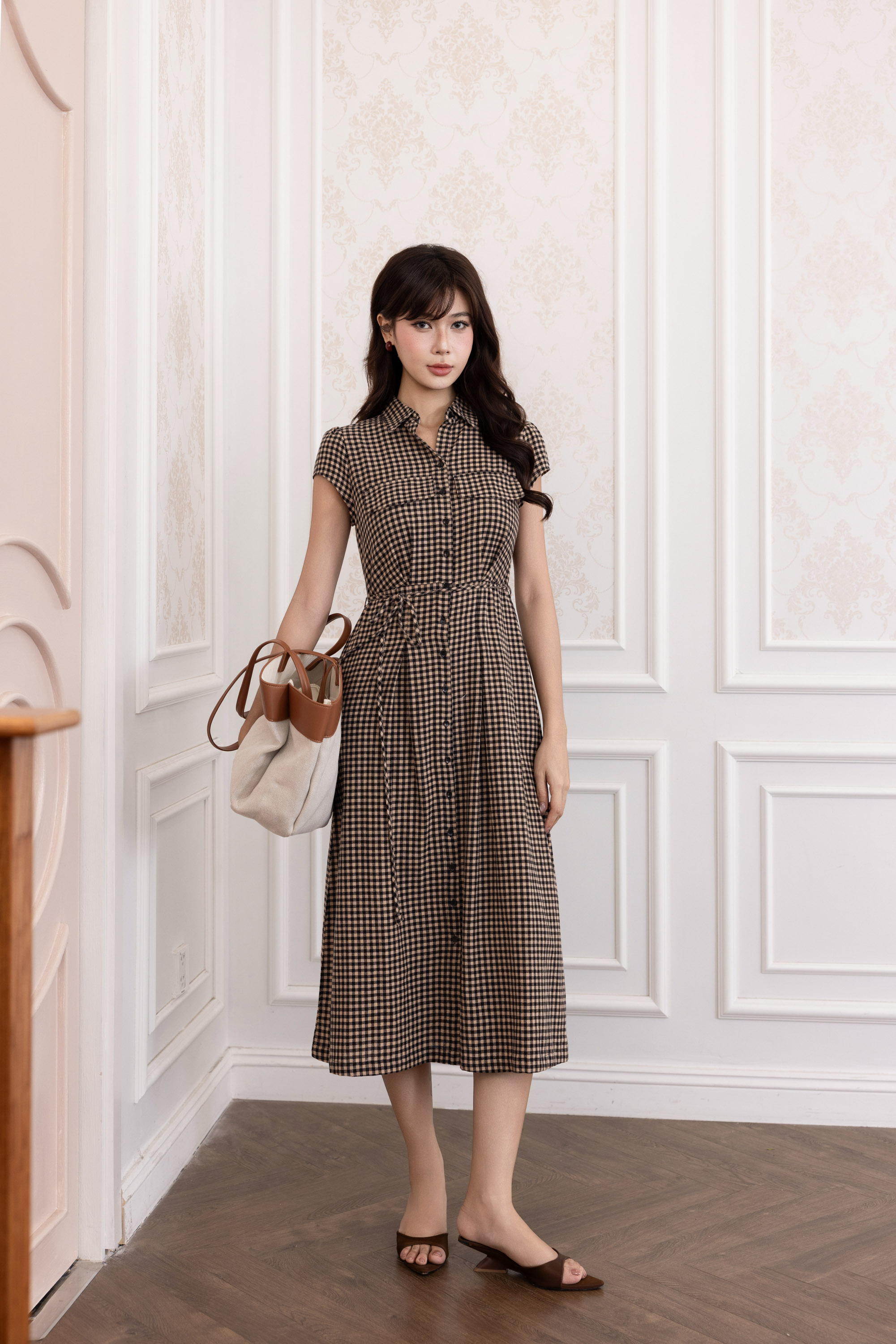 SWANLAKE | Váy Đầm Nữ Sơ Mi Caro Vải Linen Tay Ngắn Chiết Eo Buộc Dây Công Sở Dạo Phố D13800LW01