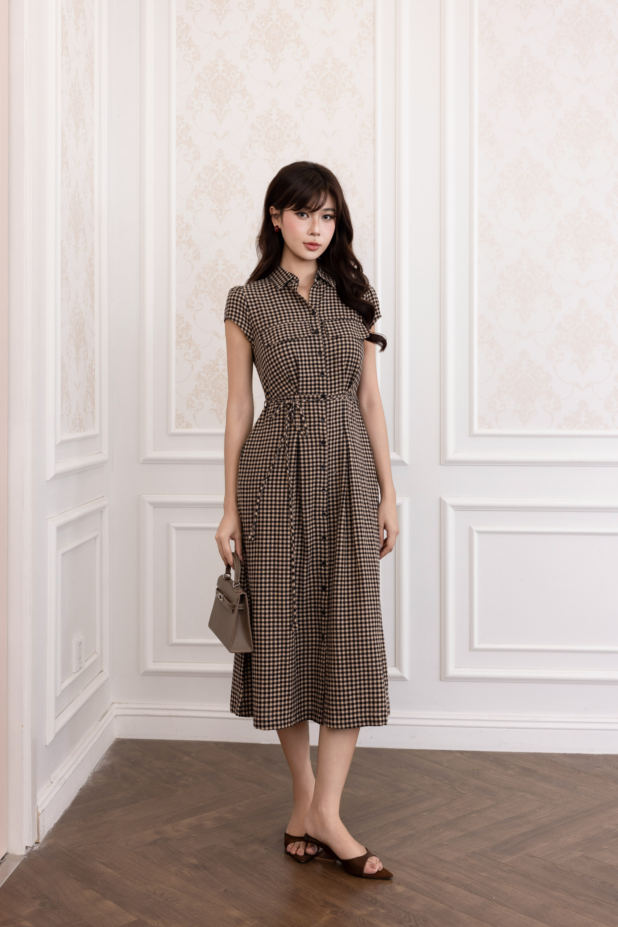 SWANLAKE | Váy Đầm Nữ Sơ Mi Caro Vải Linen Tay Ngắn Chiết Eo Buộc Dây Công Sở Dạo Phố D13800LW01