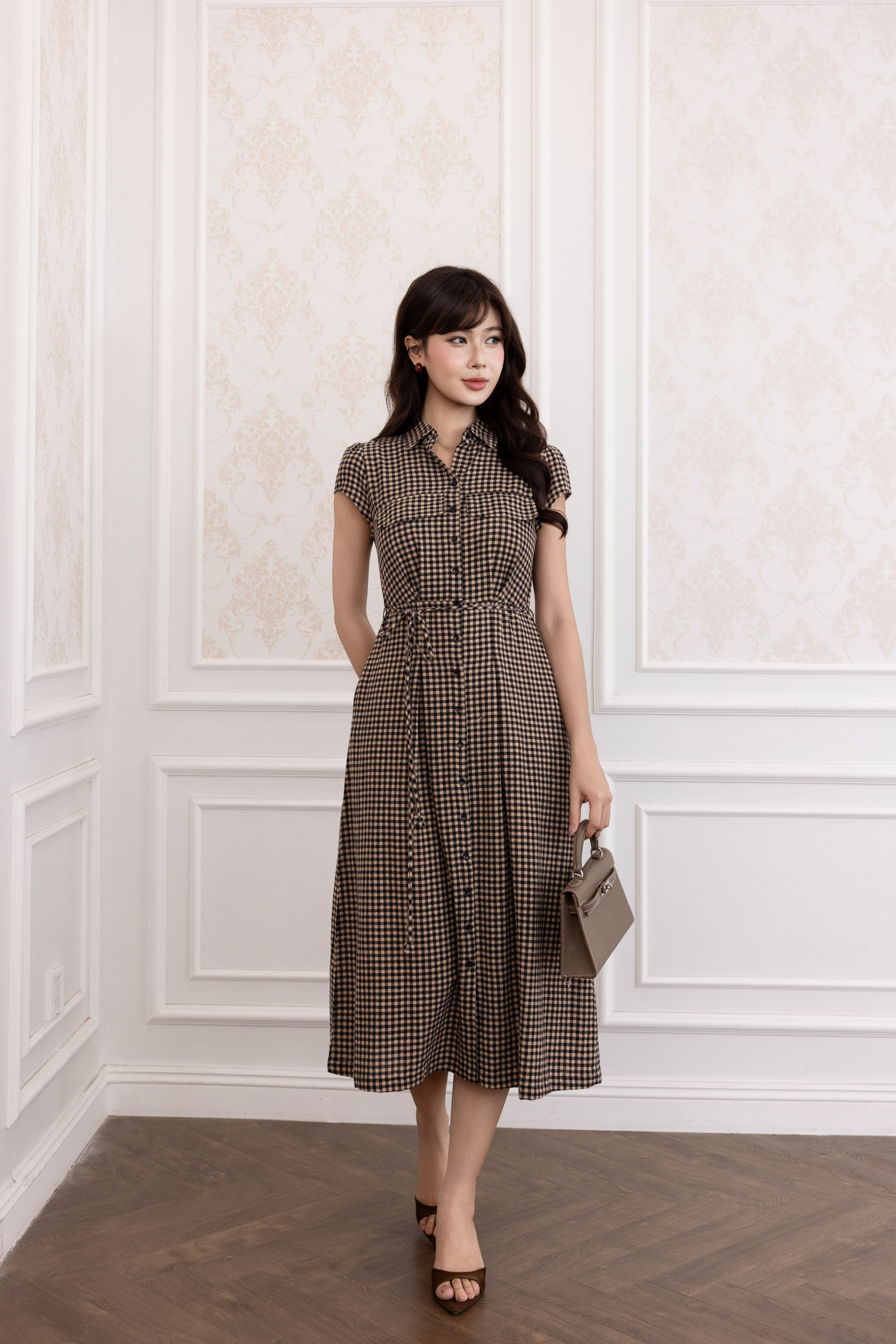 SWANLAKE | Váy Đầm Nữ Sơ Mi Caro Vải Linen Tay Ngắn Chiết Eo Buộc Dây Công Sở Dạo Phố D13800LW01