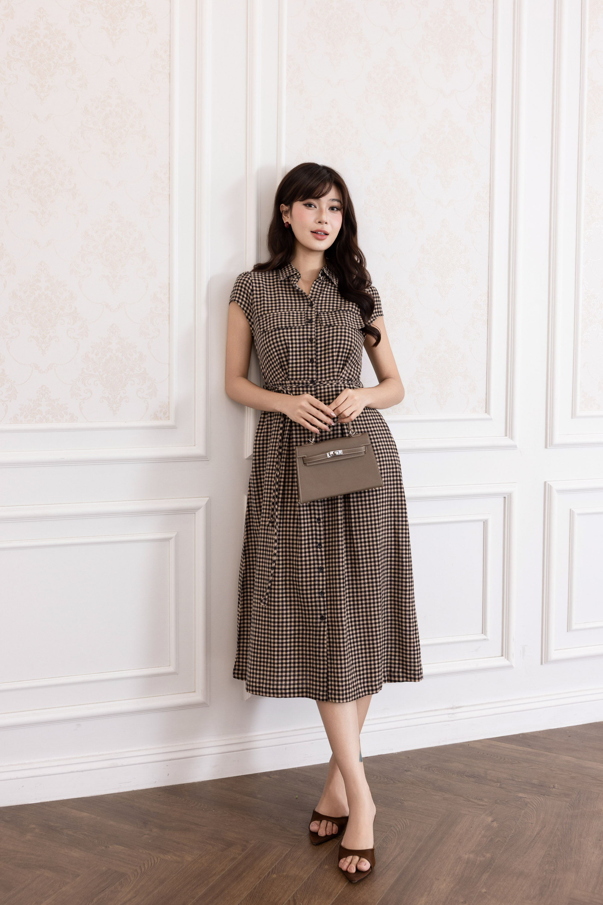 SWANLAKE | Váy Đầm Nữ Sơ Mi Caro Vải Linen Tay Ngắn Chiết Eo Buộc Dây Công Sở Dạo Phố D13800LW01