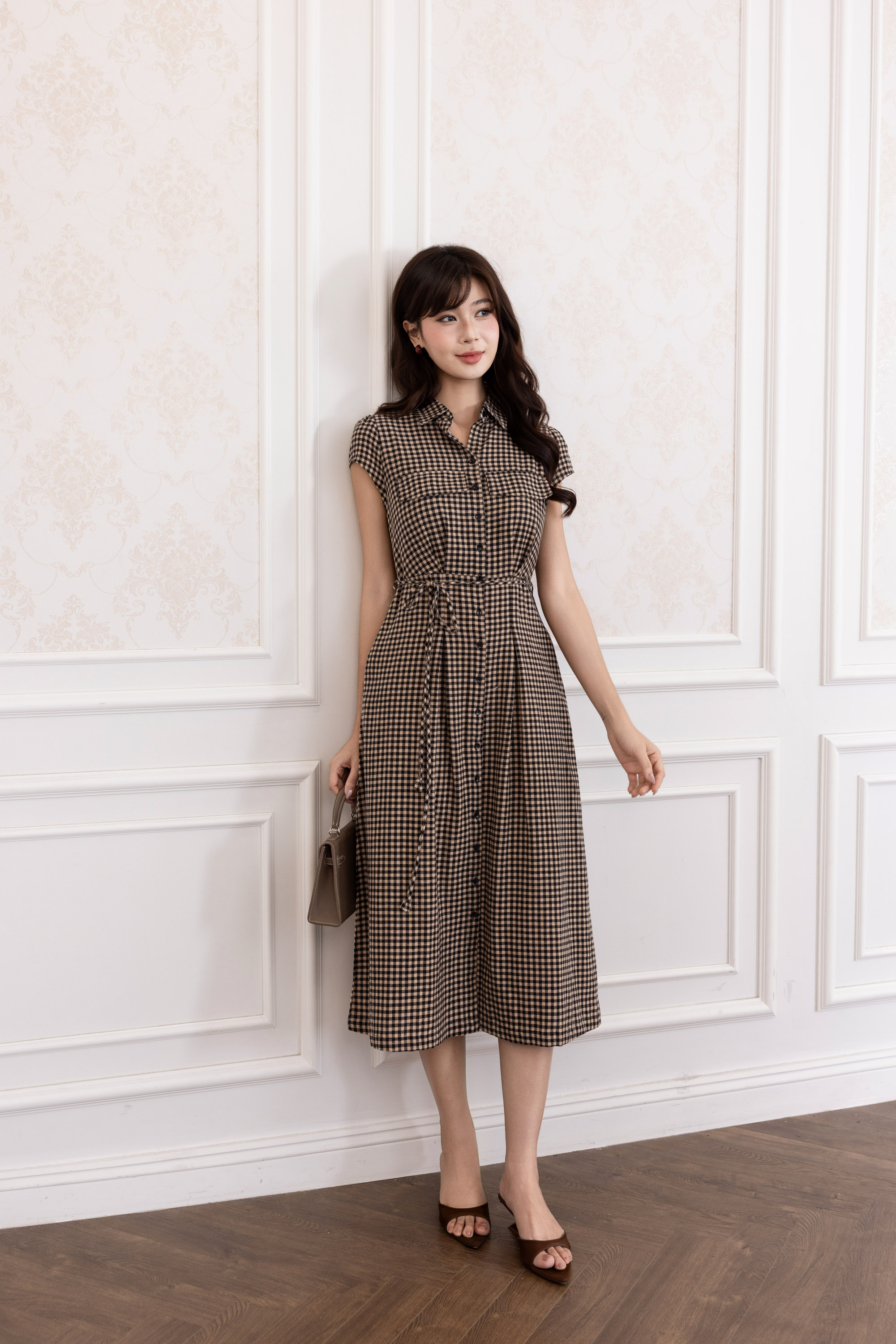 SWANLAKE | Váy Đầm Nữ Sơ Mi Caro Vải Linen Tay Ngắn Chiết Eo Buộc Dây Công Sở Dạo Phố D13800LW01