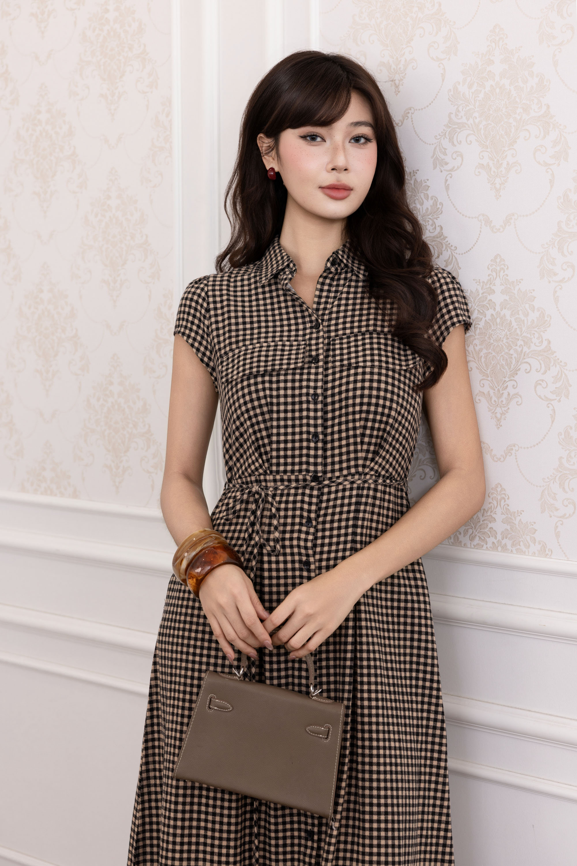 SWANLAKE | Váy Đầm Nữ Sơ Mi Caro Vải Linen Tay Ngắn Chiết Eo Buộc Dây Công Sở Dạo Phố D13800LW01