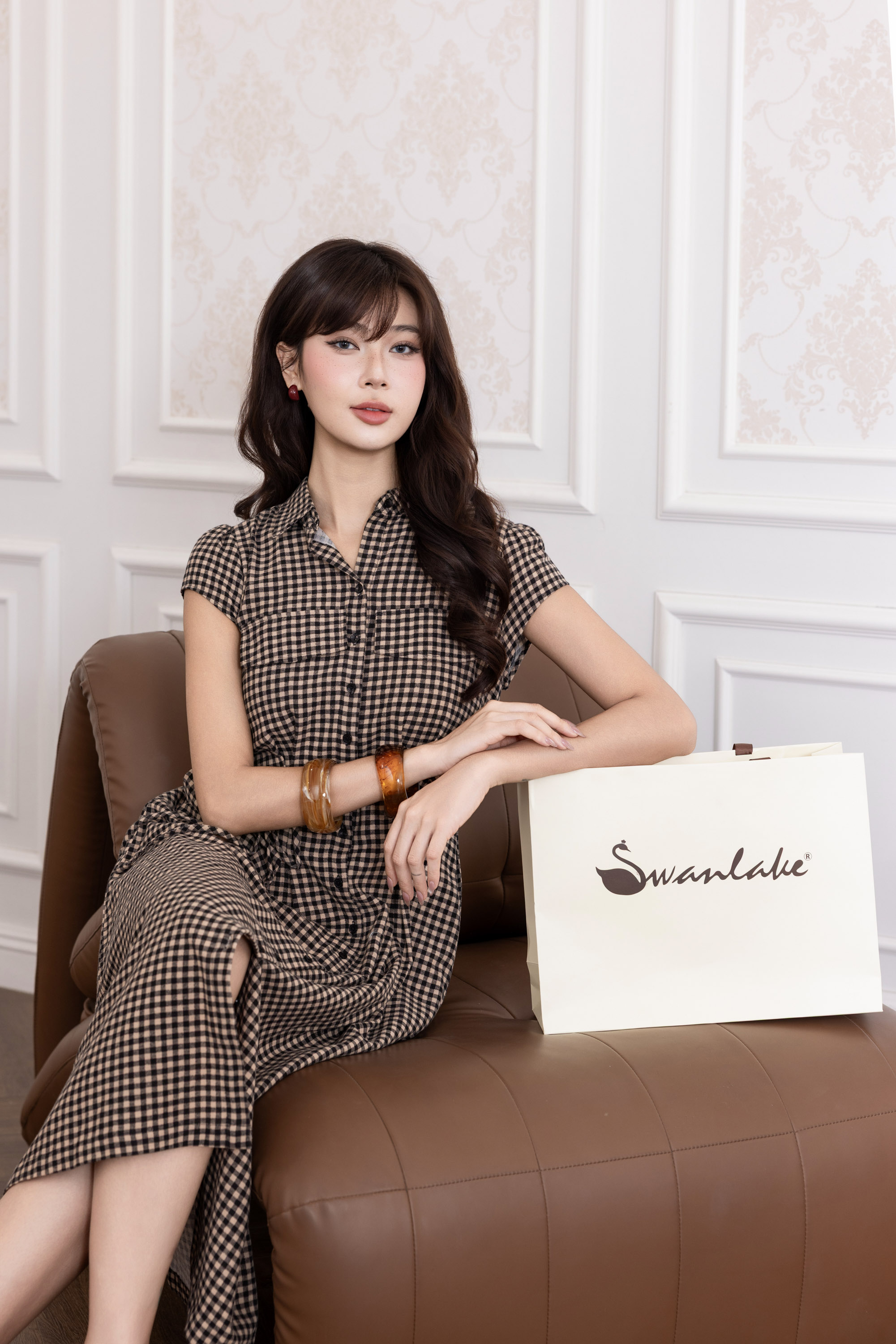 SWANLAKE | Váy Đầm Nữ Sơ Mi Caro Vải Linen Tay Ngắn Chiết Eo Buộc Dây Công Sở Dạo Phố D13800LW01