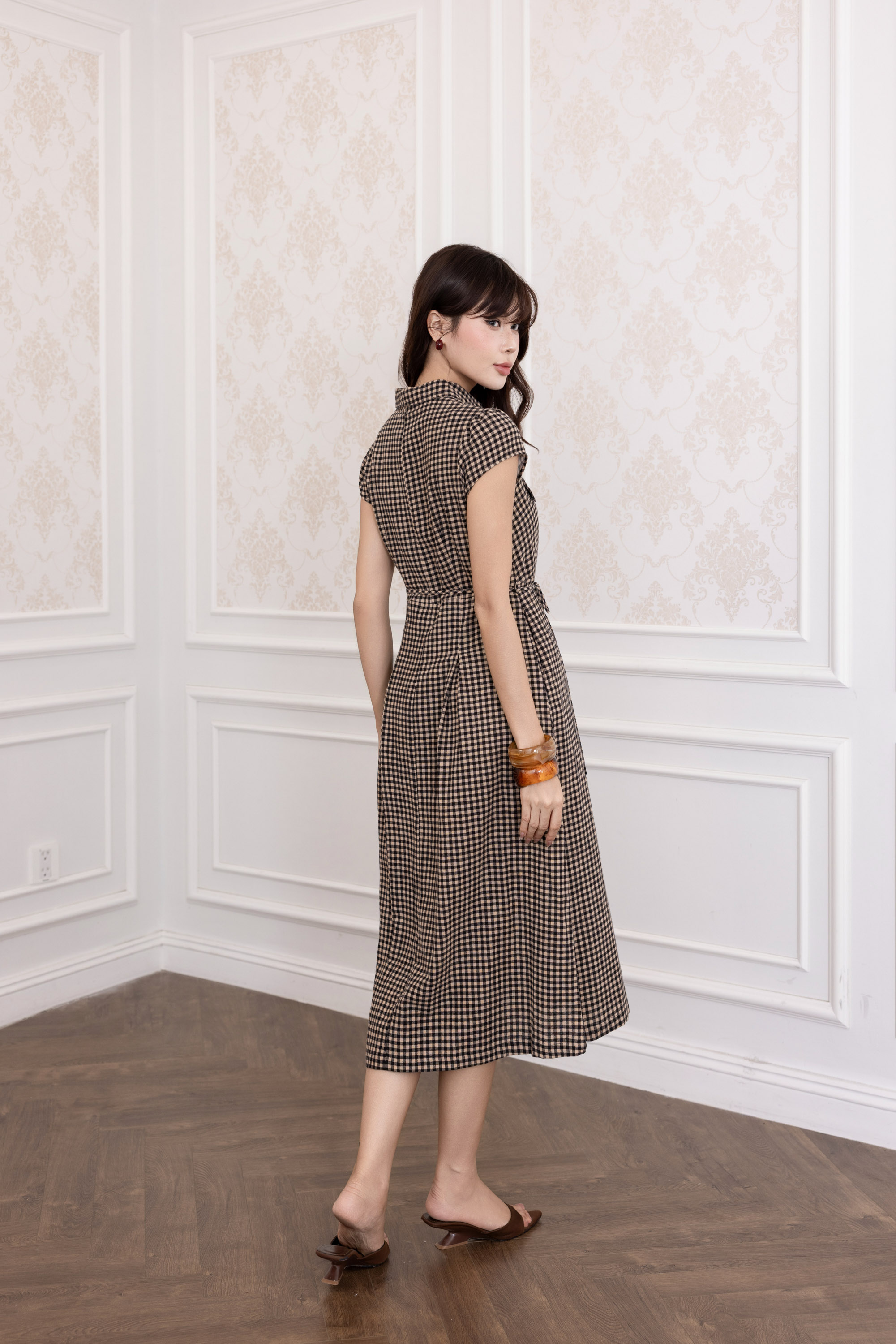 SWANLAKE | Váy Đầm Nữ Sơ Mi Caro Vải Linen Tay Ngắn Chiết Eo Buộc Dây Công Sở Dạo Phố D13800LW01