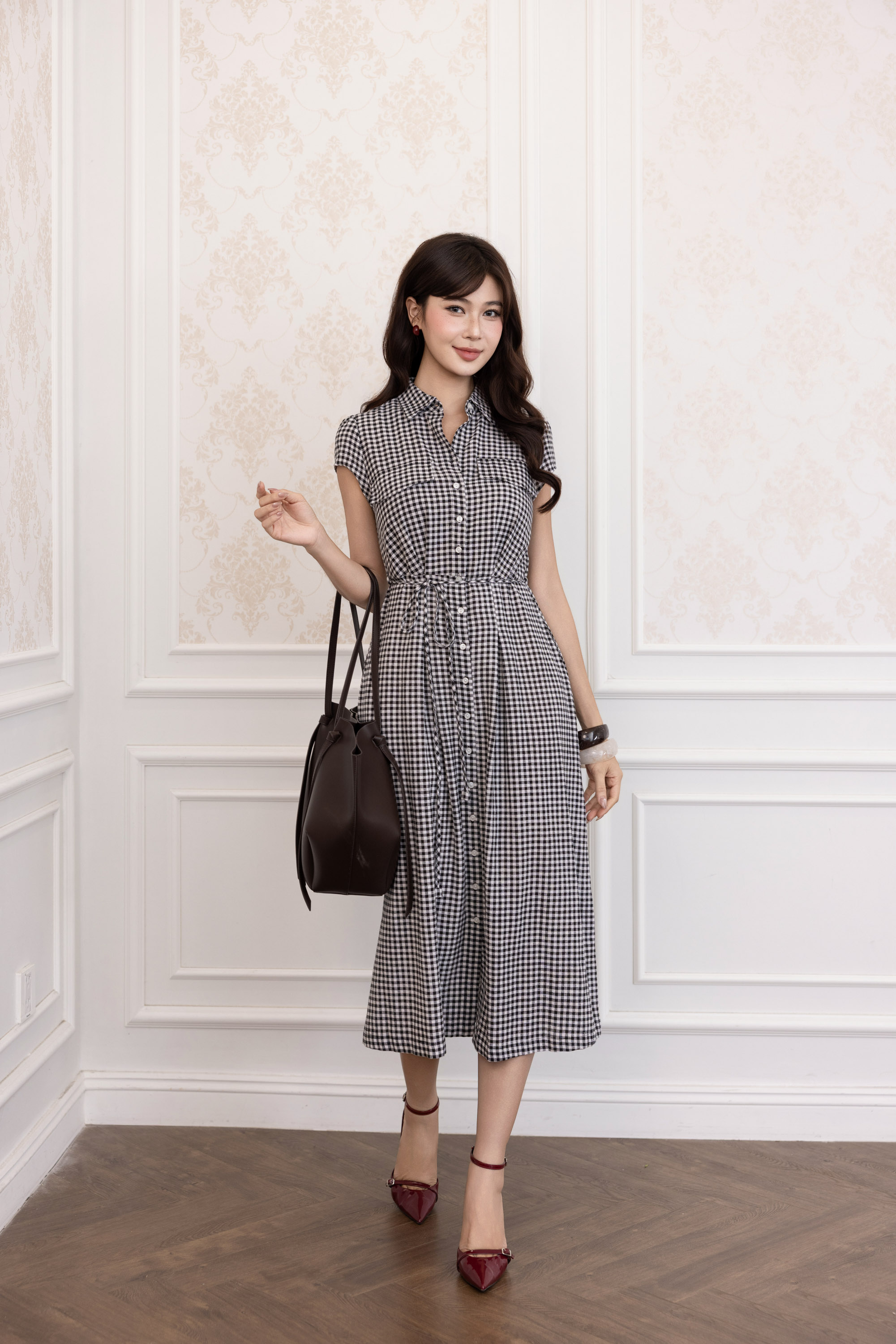 SWANLAKE | Váy Đầm Nữ Sơ Mi Caro Vải Linen Tay Ngắn Chiết Eo Buộc Dây Công Sở Dạo Phố D13800LW01