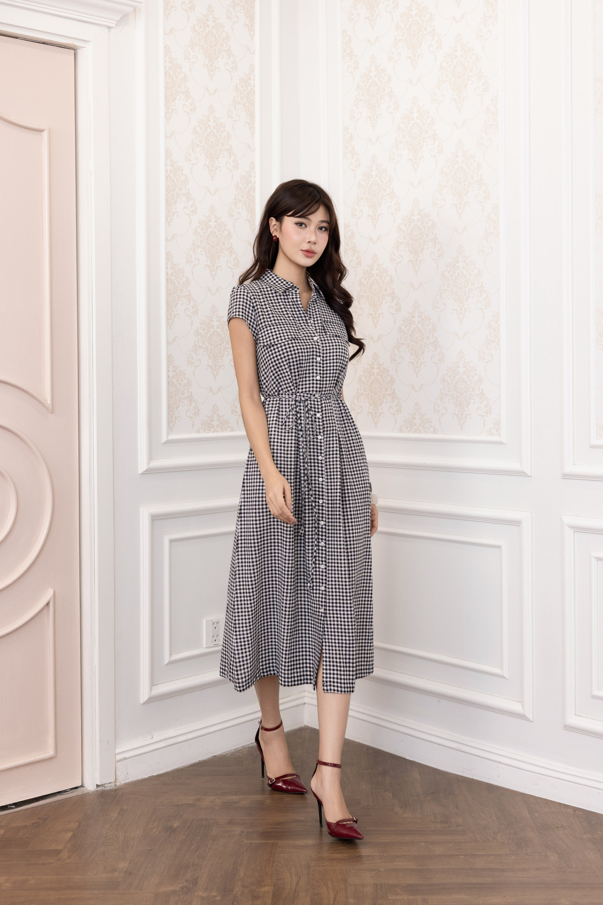 SWANLAKE | Váy Đầm Nữ Sơ Mi Caro Vải Linen Tay Ngắn Chiết Eo Buộc Dây Công Sở Dạo Phố D13800LW01