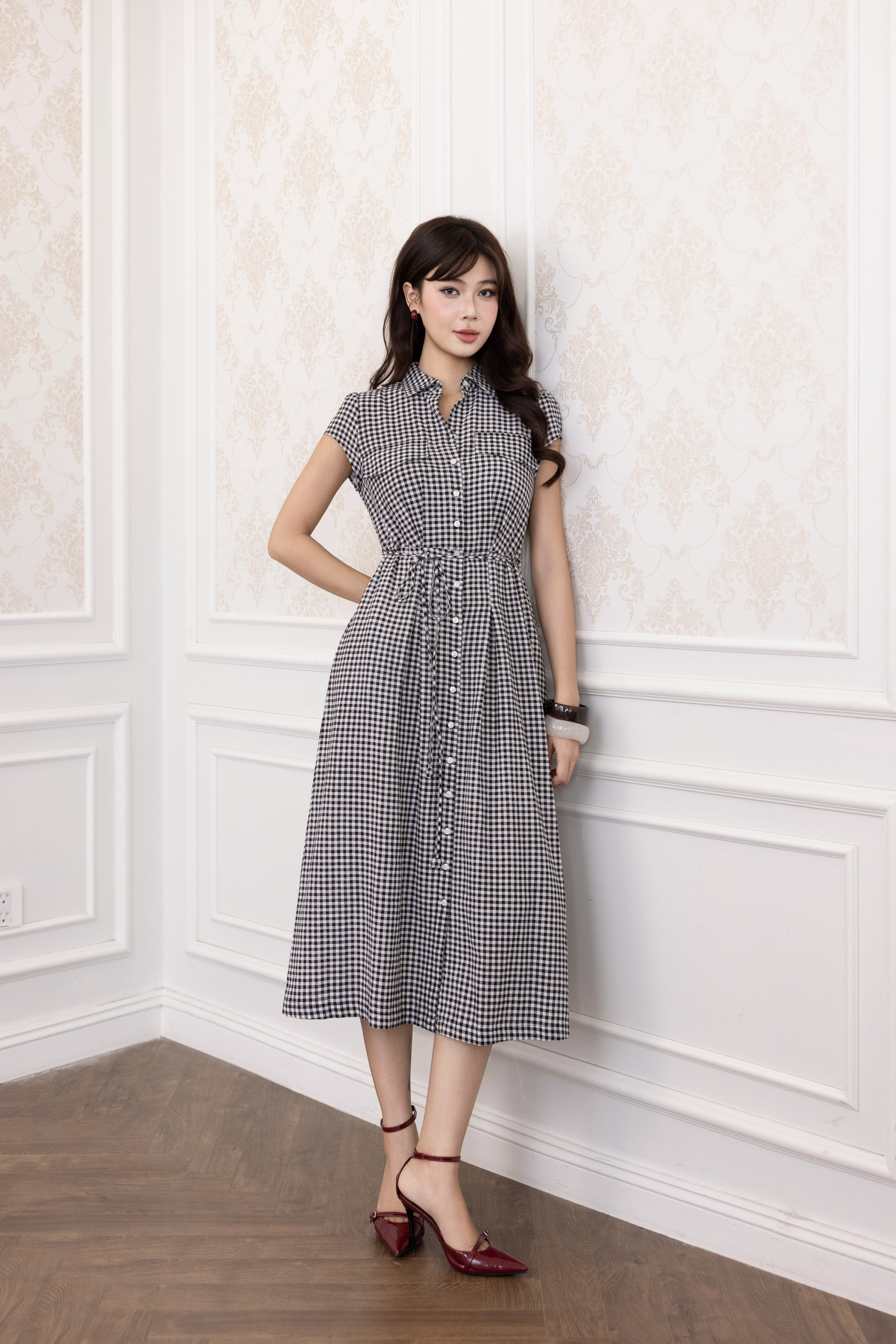 SWANLAKE | Váy Đầm Nữ Sơ Mi Caro Vải Linen Tay Ngắn Chiết Eo Buộc Dây Công Sở Dạo Phố D13800LW01