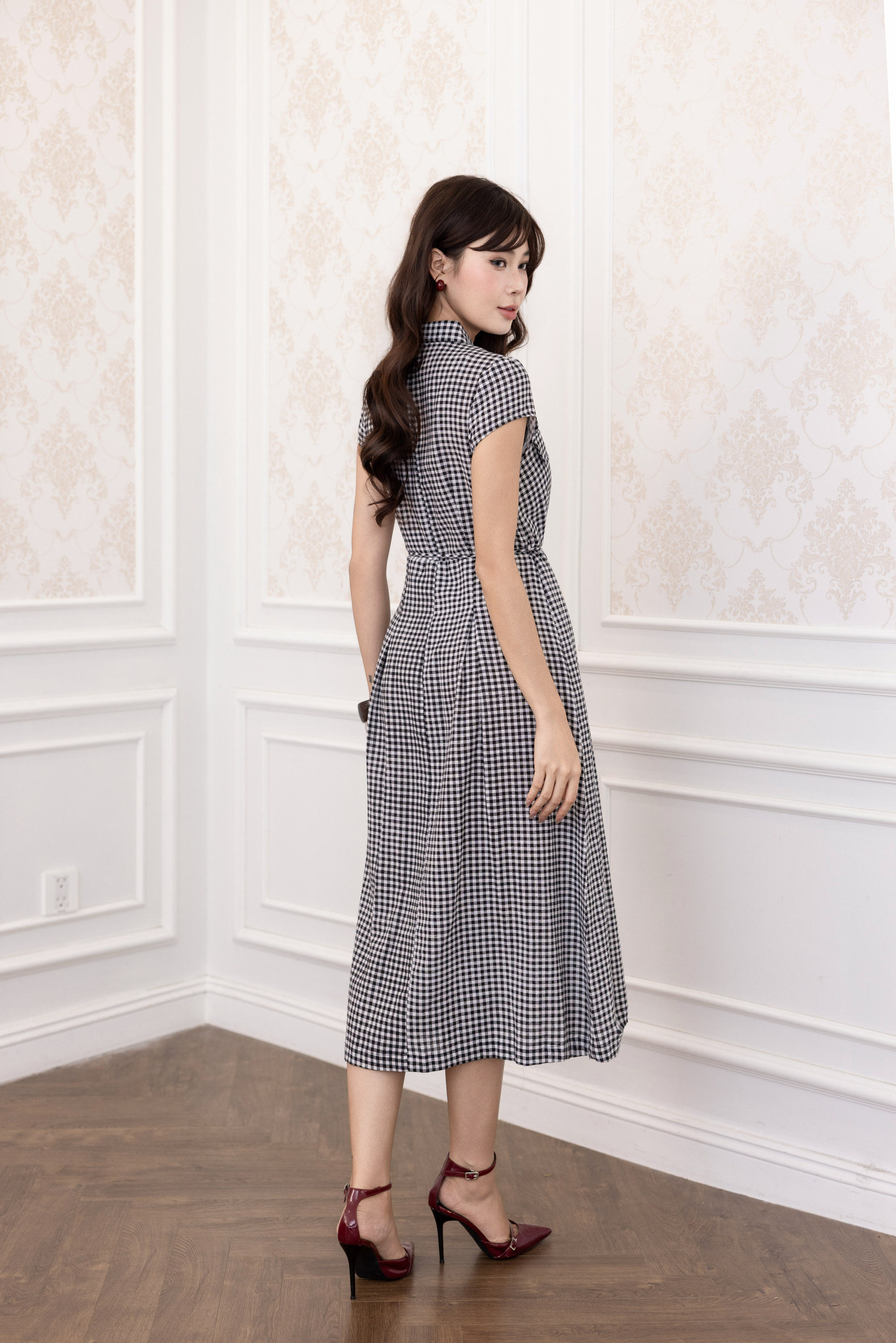 SWANLAKE | Váy Đầm Nữ Sơ Mi Caro Vải Linen Tay Ngắn Chiết Eo Buộc Dây Công Sở Dạo Phố D13800LW01