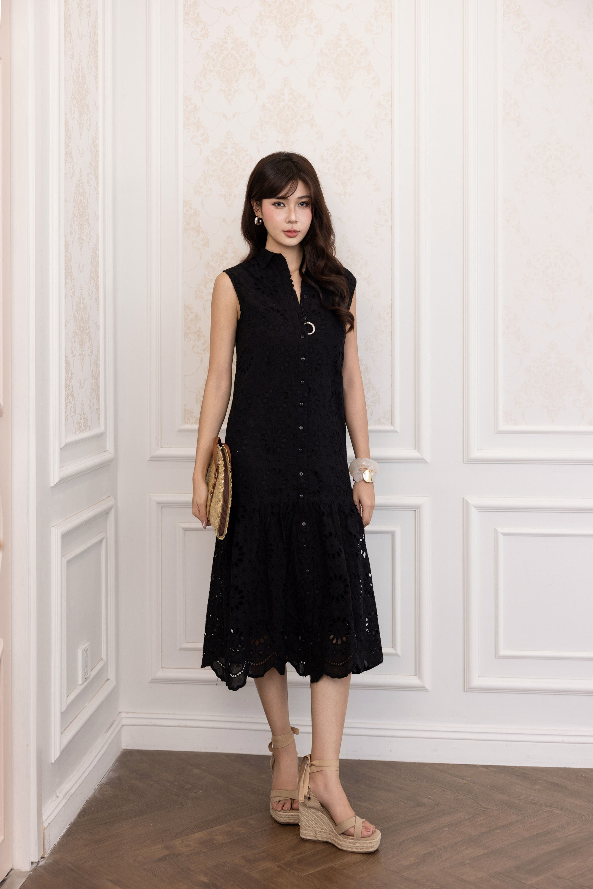 SWANLAKE | Váy Đầm Nữ Maxi Sơ Mi Suông Sát Nách Đuôi Cá Cotton Thêu Hoa Đục Lỗ Cài Nút Có Túi D12905LW01