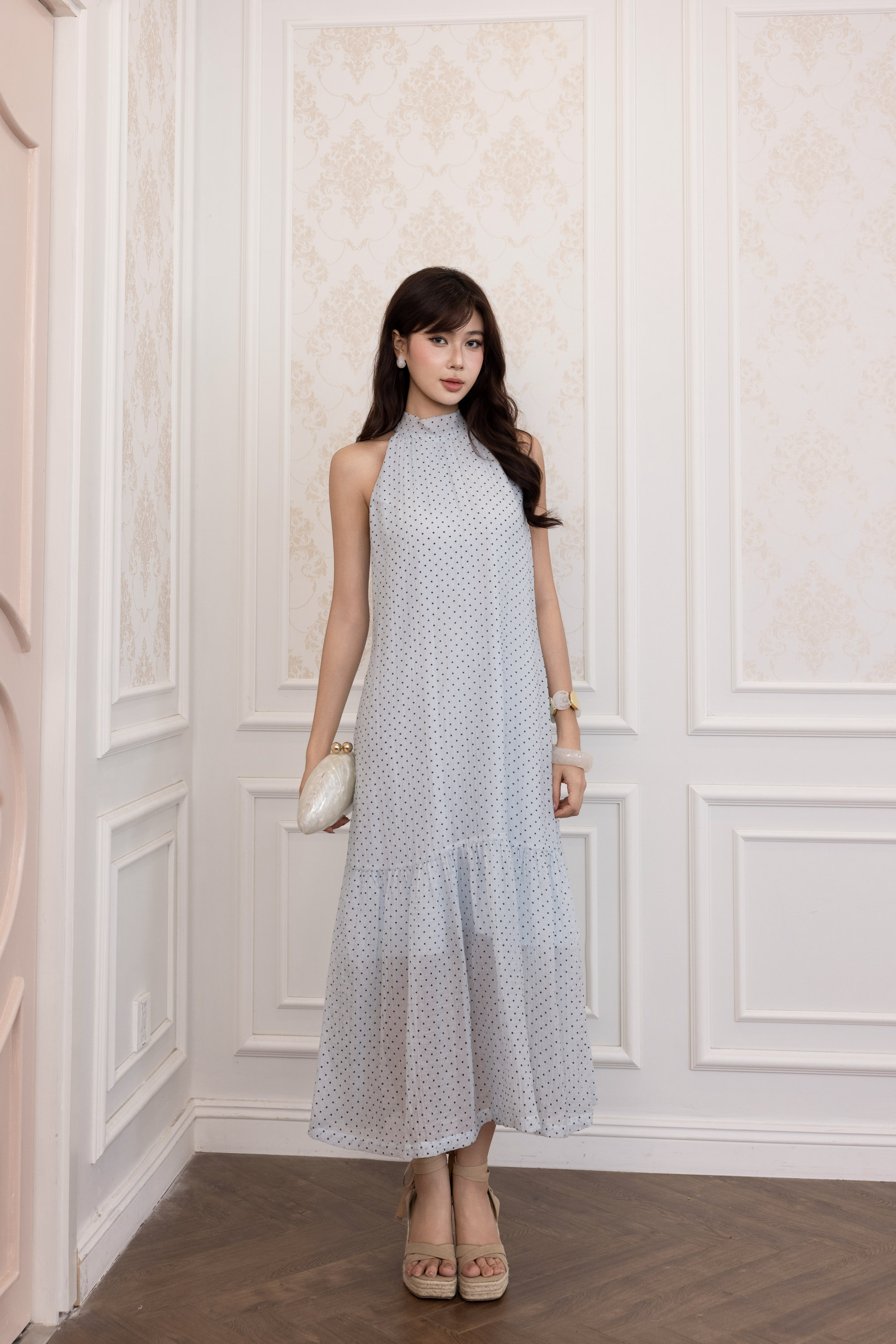 SWANLAKE | Váy Đầm Nữ Maxi Suông Sát Nách Cổ Yếm Chấm Bi Vải Tơ Đuôi Cá Du Lịch Biển Hè D13911LW01