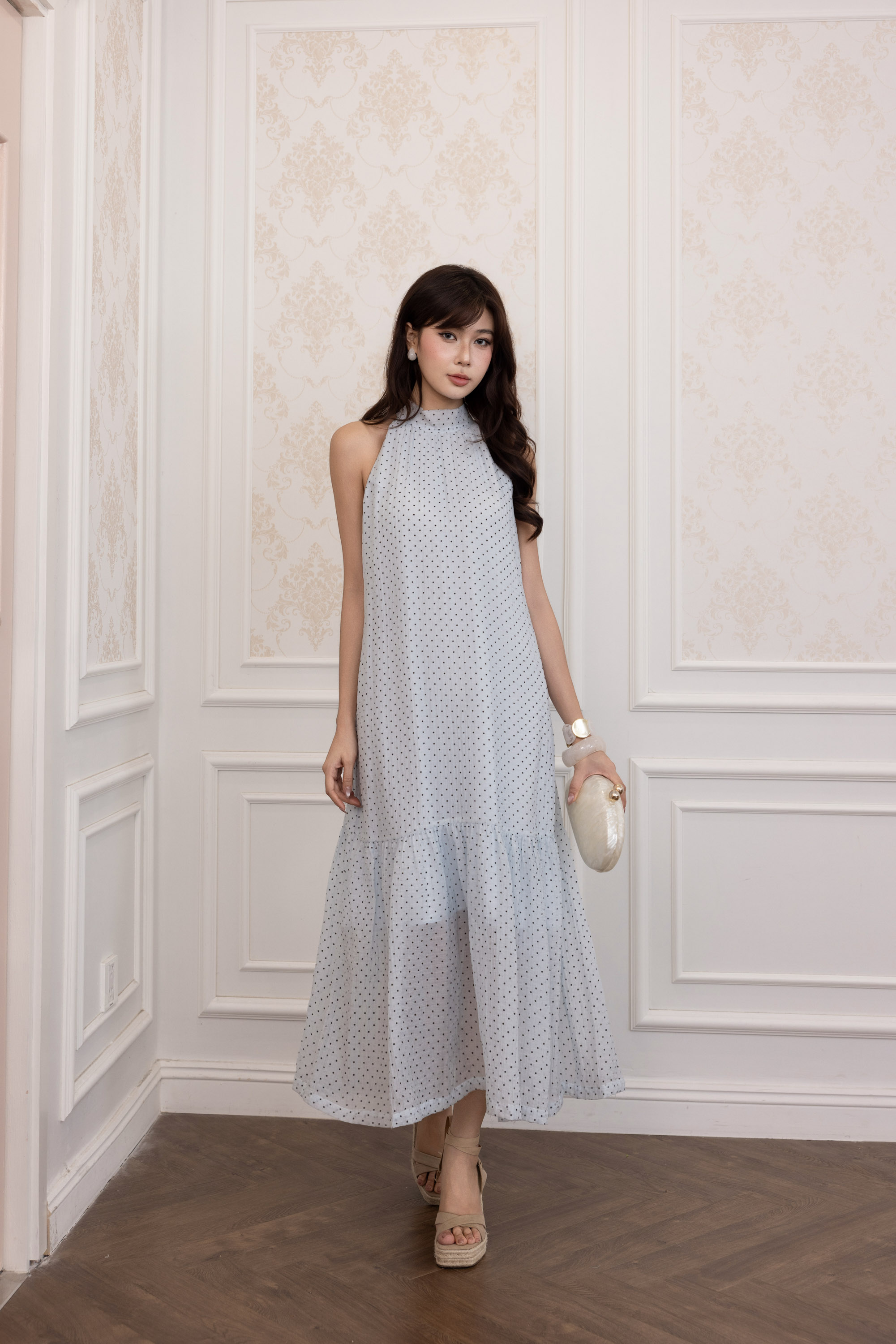SWANLAKE | Váy Đầm Nữ Maxi Suông Sát Nách Cổ Yếm Chấm Bi Vải Tơ Đuôi Cá Du Lịch Biển Hè D13911LW01
