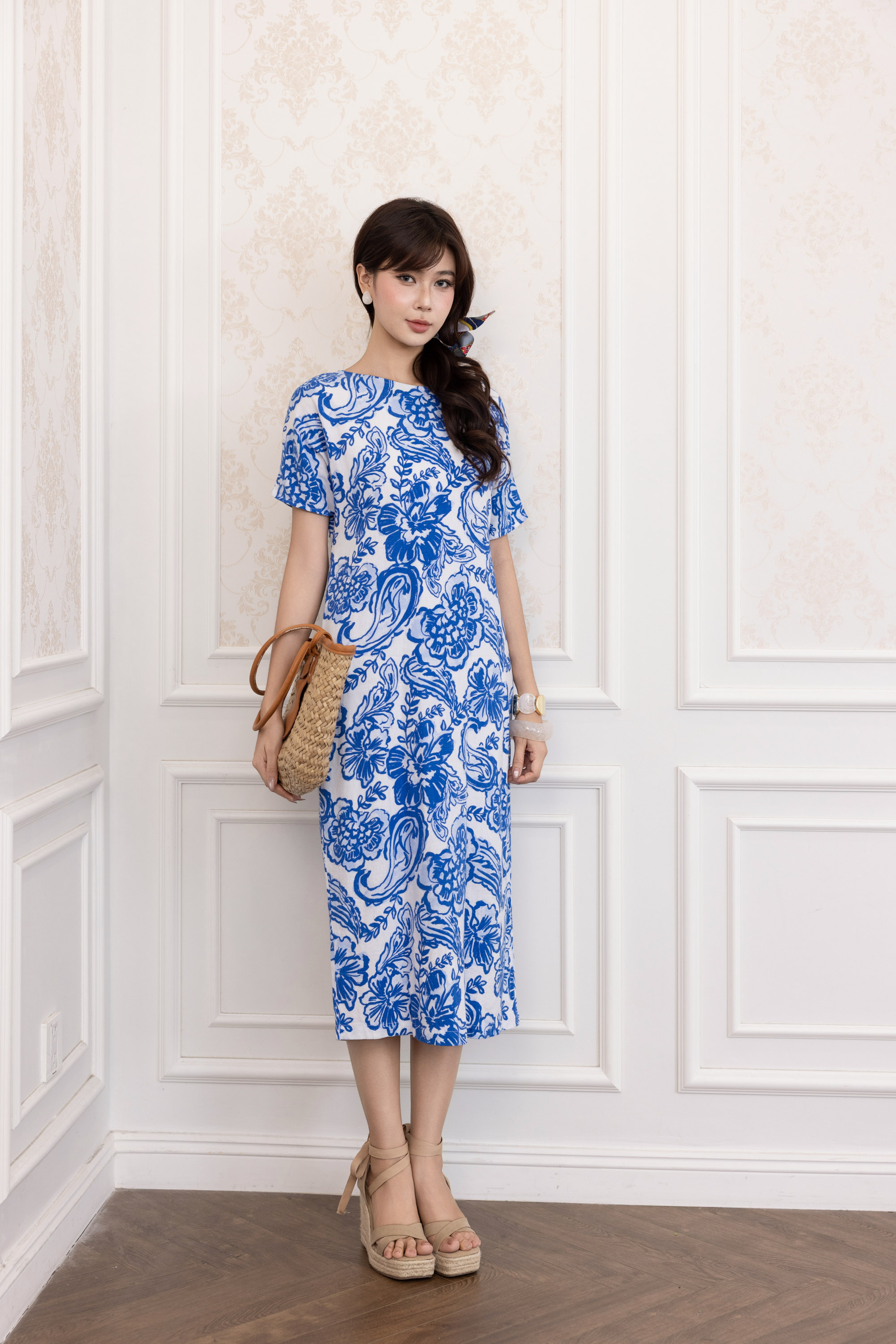 SWANLAKE | Váy Đầm Nữ Maxi Suông Vải Linen In Hoa Hè Cổ Thuyền Tay Ngắn Xẻ Tà Có Túi Du Lịch D12689LW03