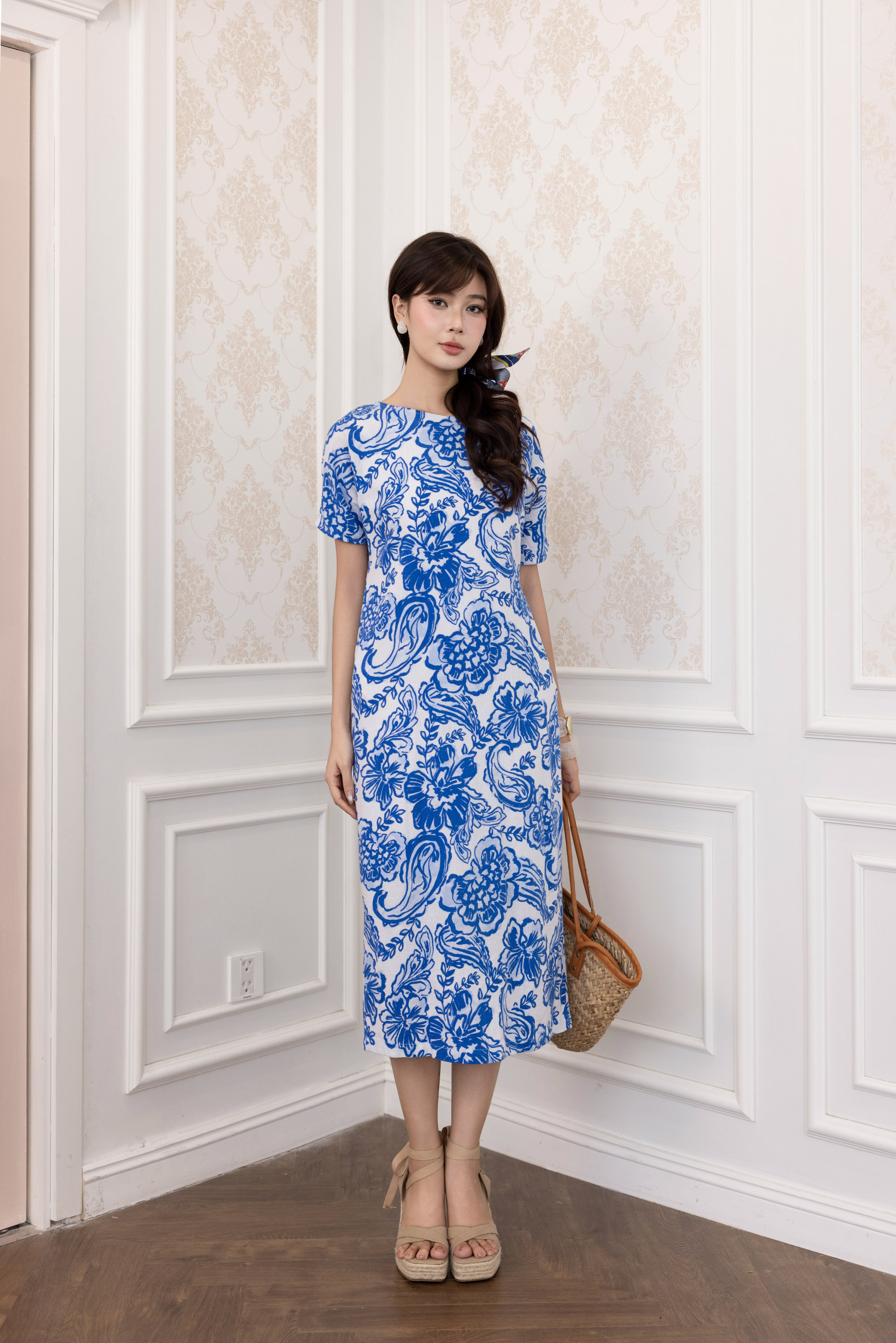 SWANLAKE | Váy Đầm Nữ Maxi Suông Vải Linen In Hoa Hè Cổ Thuyền Tay Ngắn Xẻ Tà Có Túi Du Lịch D12689LW03