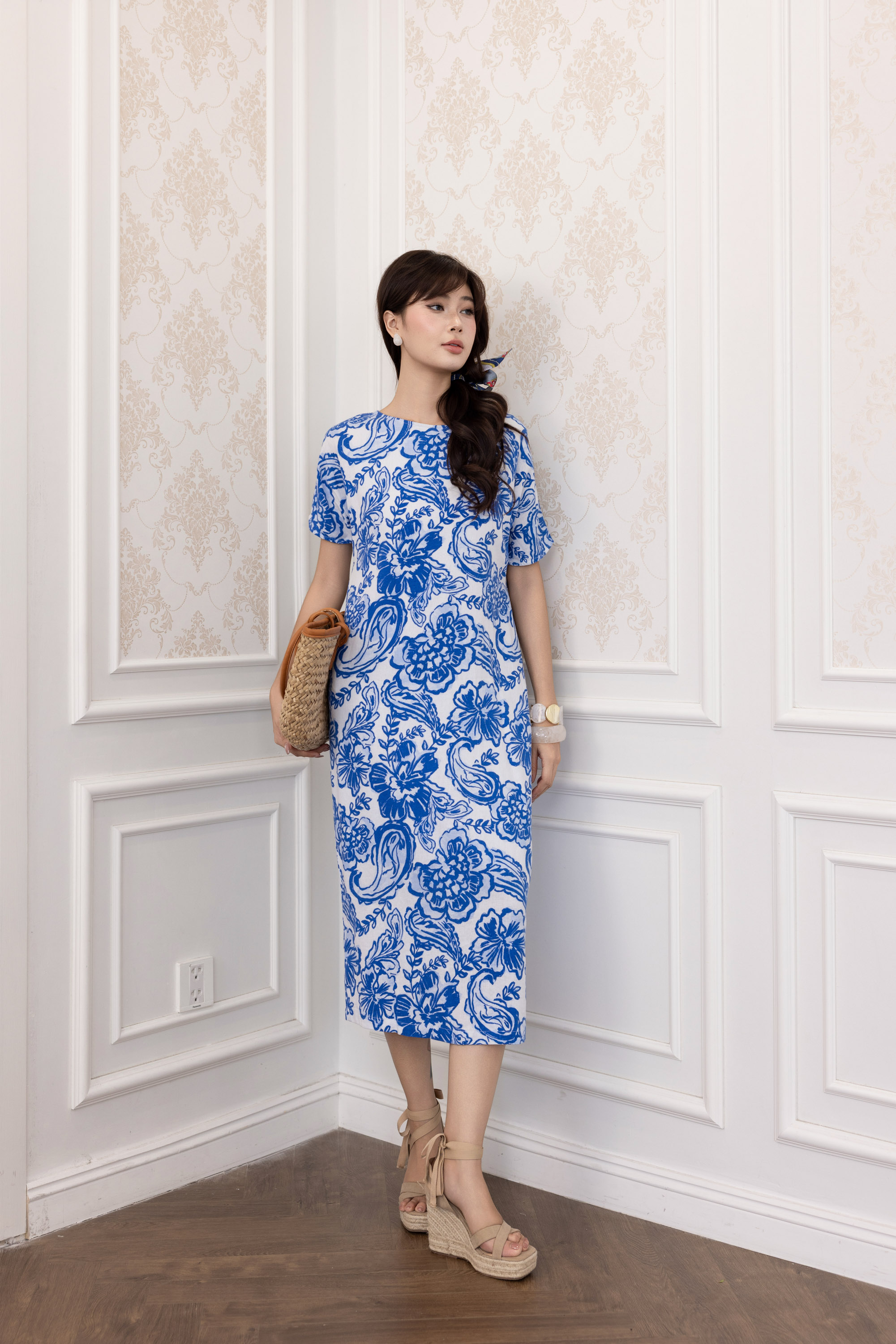 SWANLAKE | Váy Đầm Nữ Maxi Suông Vải Linen In Hoa Hè Cổ Thuyền Tay Ngắn Xẻ Tà Có Túi Du Lịch D12689LW03