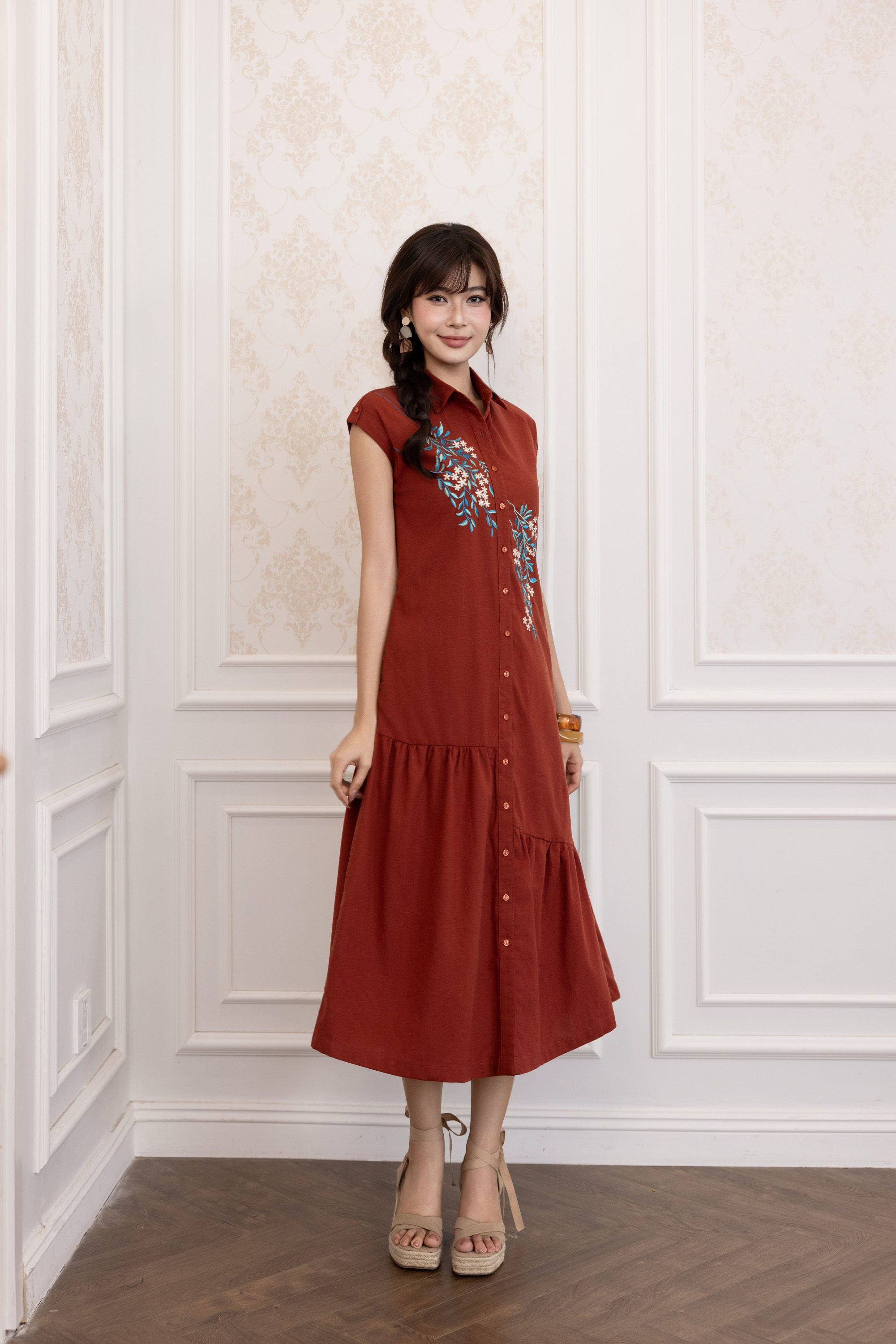 Đầm Maxi Suông Tay Hến Cổ Sơ Mi Linen Thêu Hoa D13603LW01